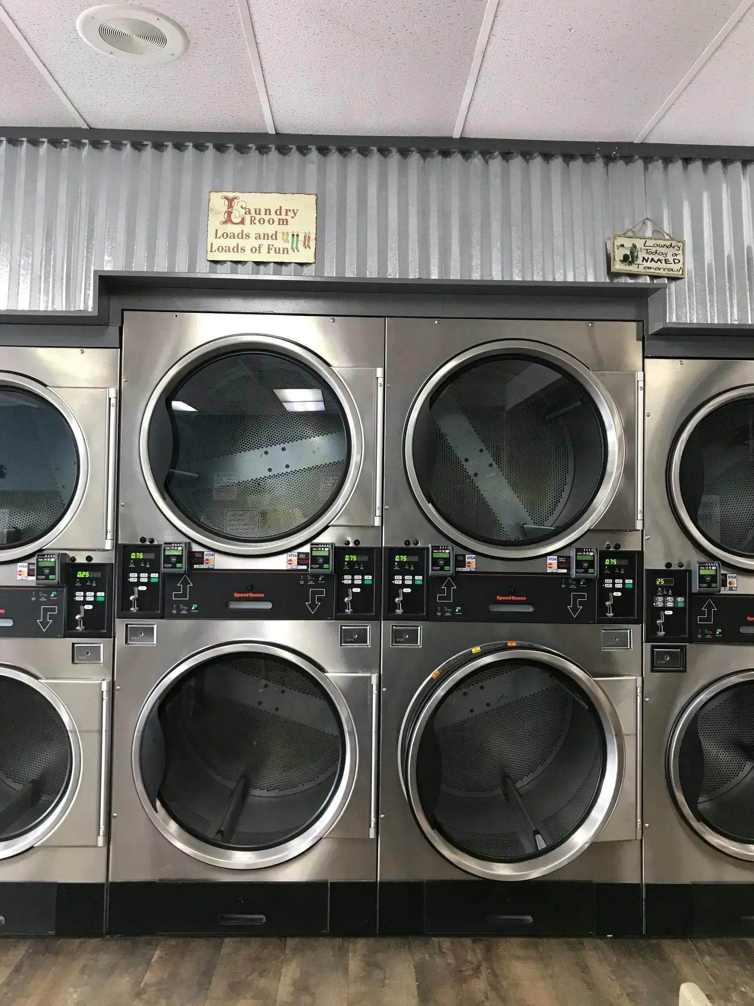 Suds-n-Duds Coin Laundry - Image 14