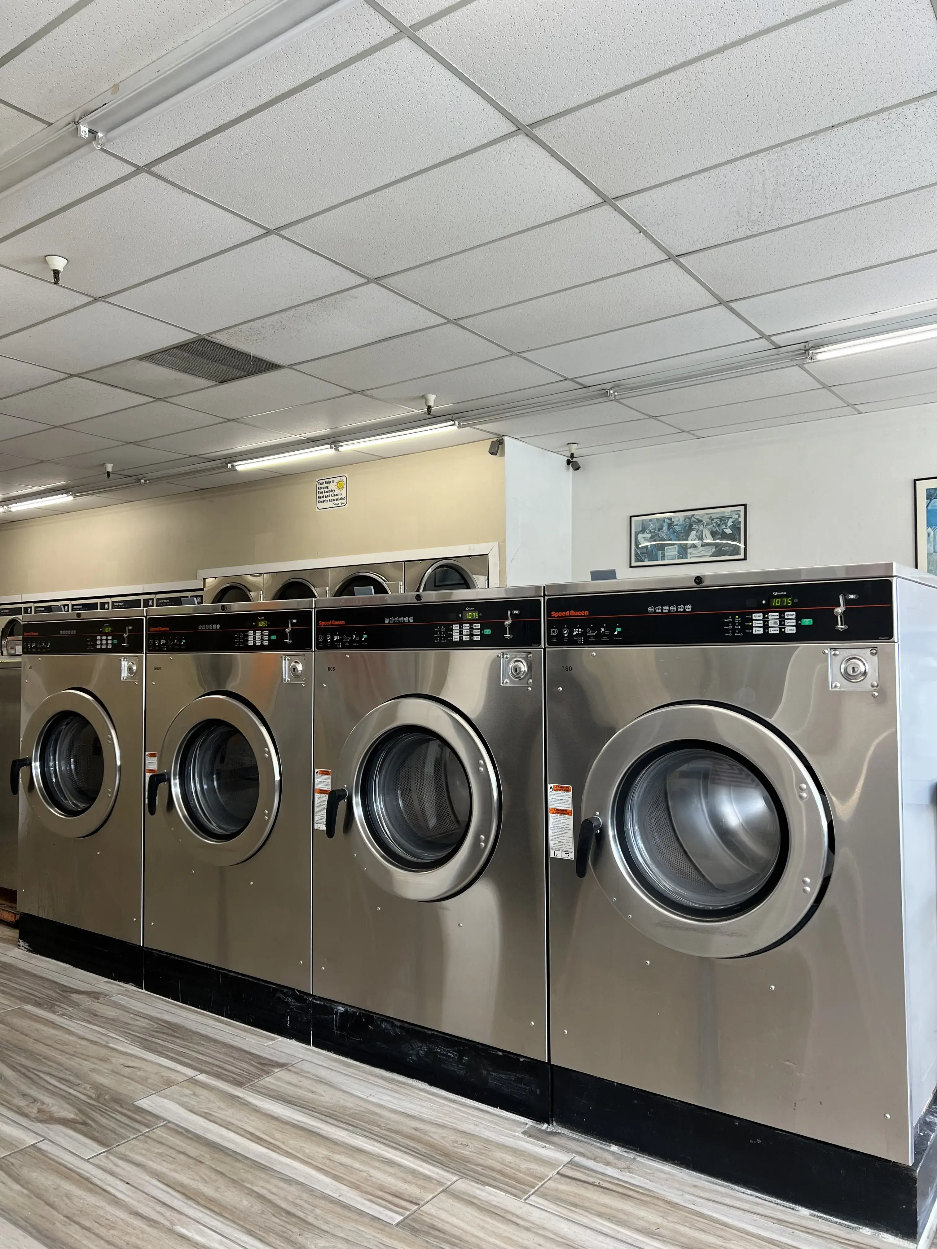 Suds N' Duds Laundromat - Image 18