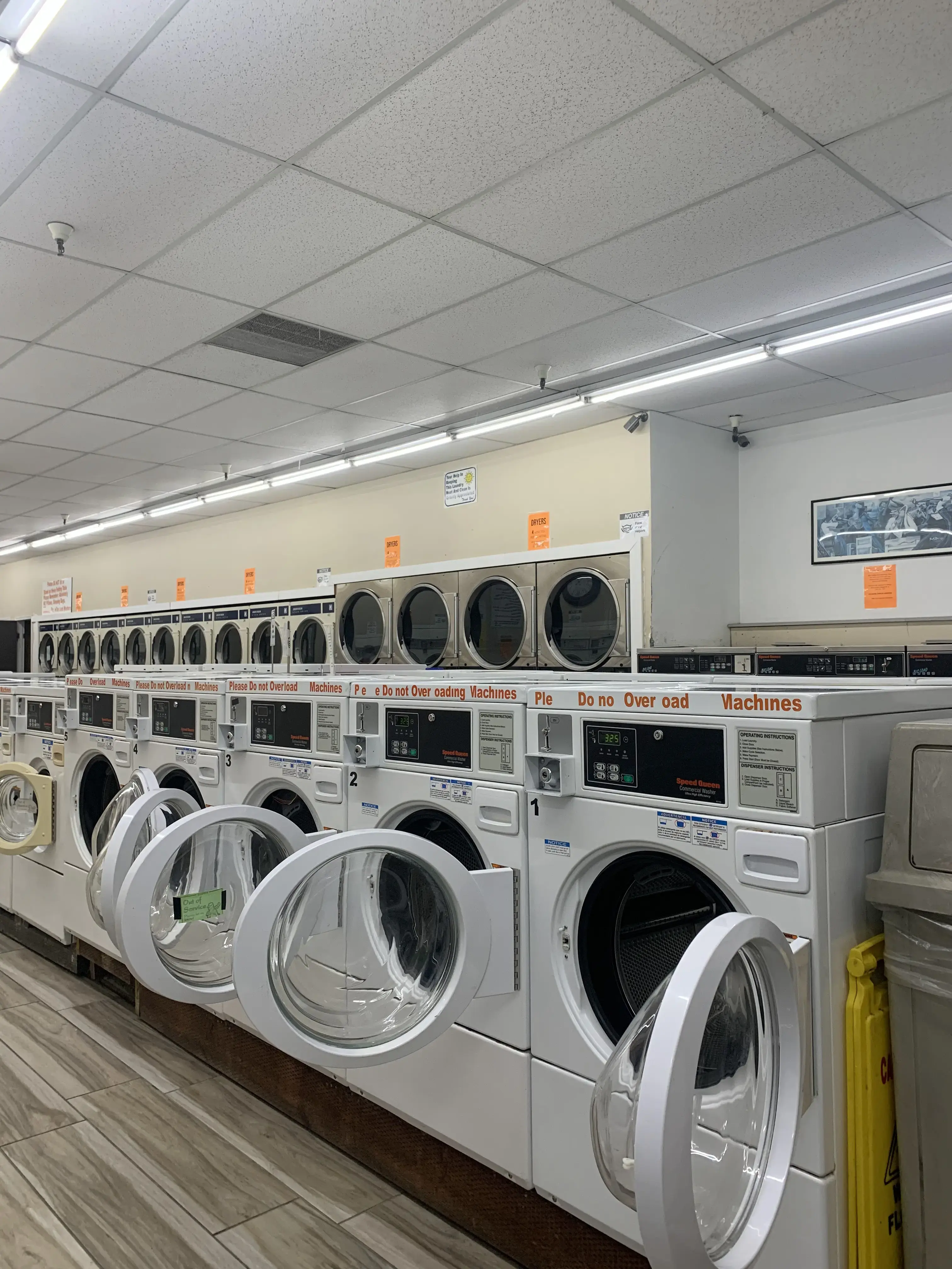 Suds N' Duds Laundromat thumbnail 15