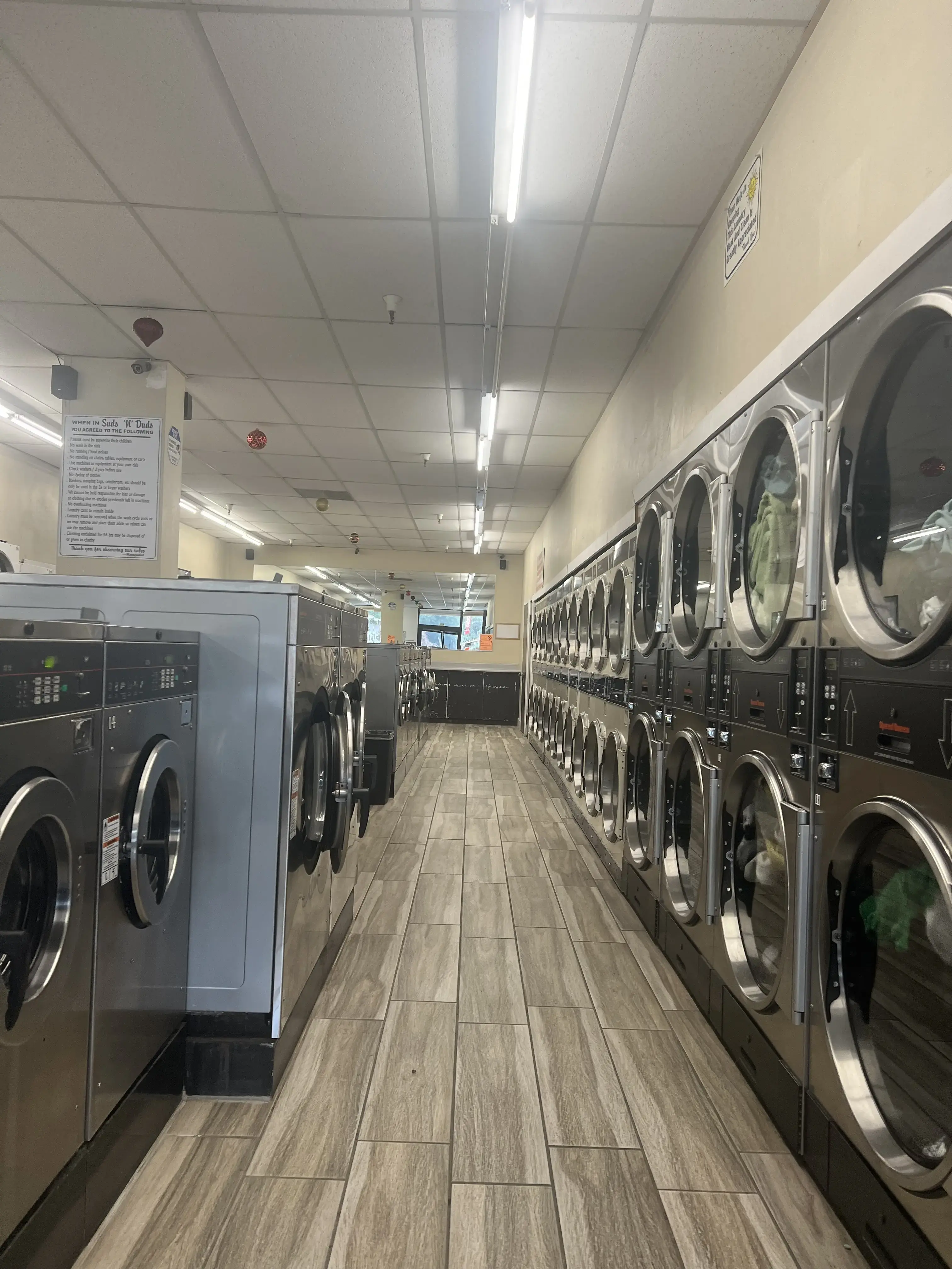 Suds N' Duds Laundromat - Image 13