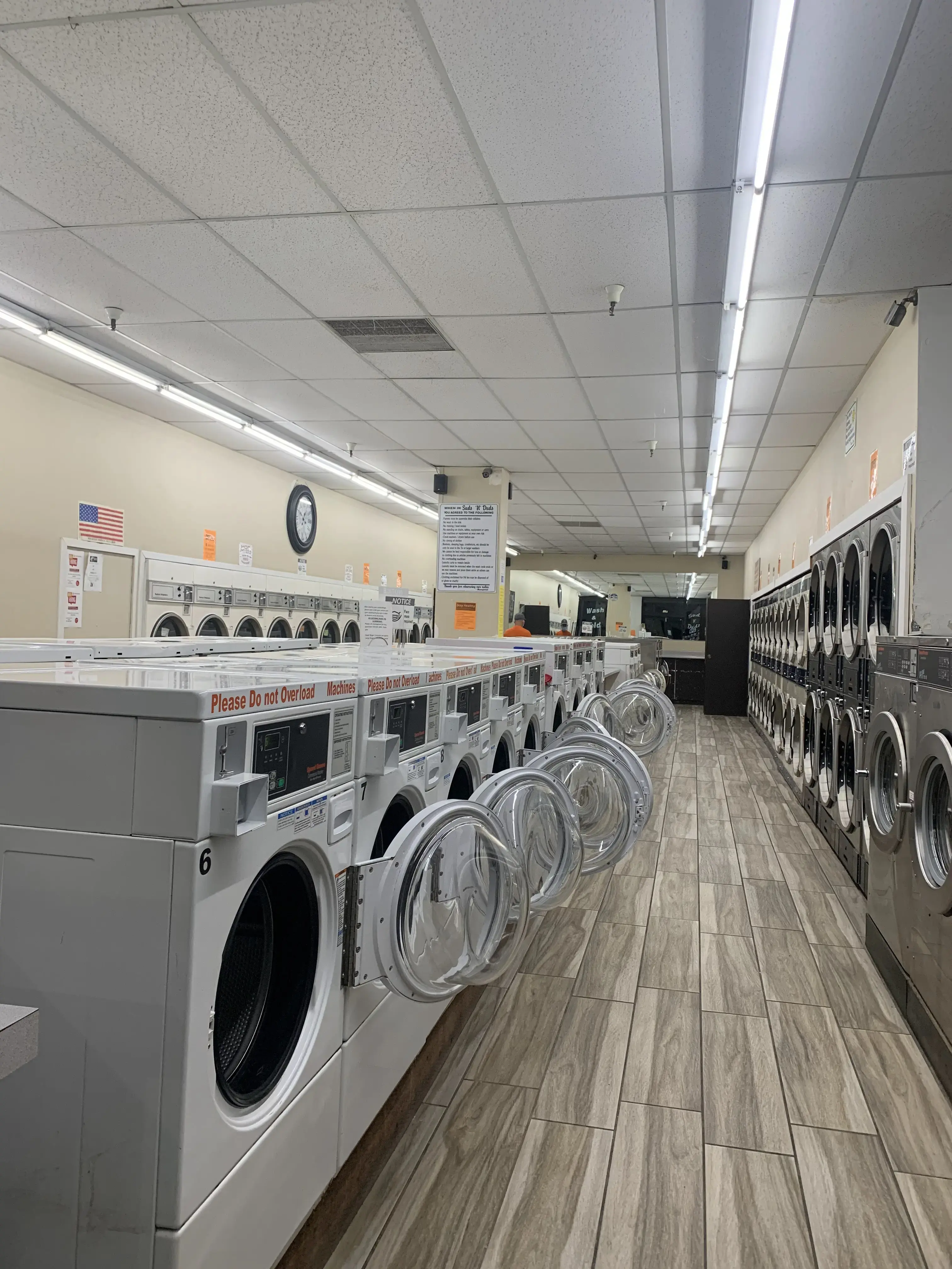 Suds N' Duds Laundromat - Image 12
