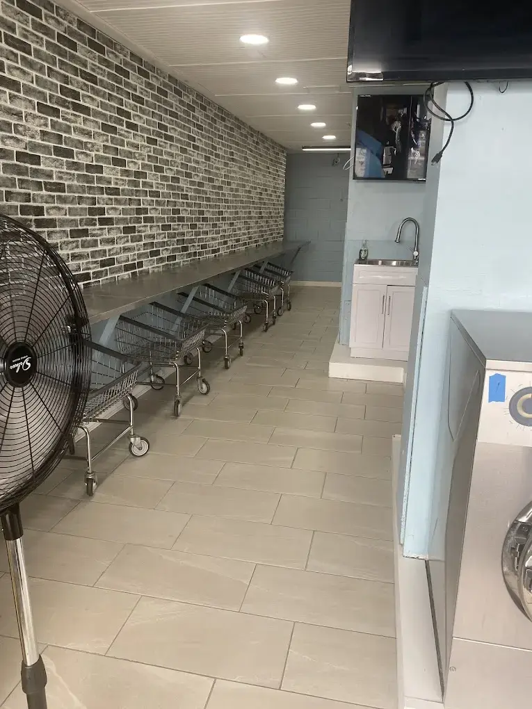 SUDS N’ SOAP Laundry - Image 10