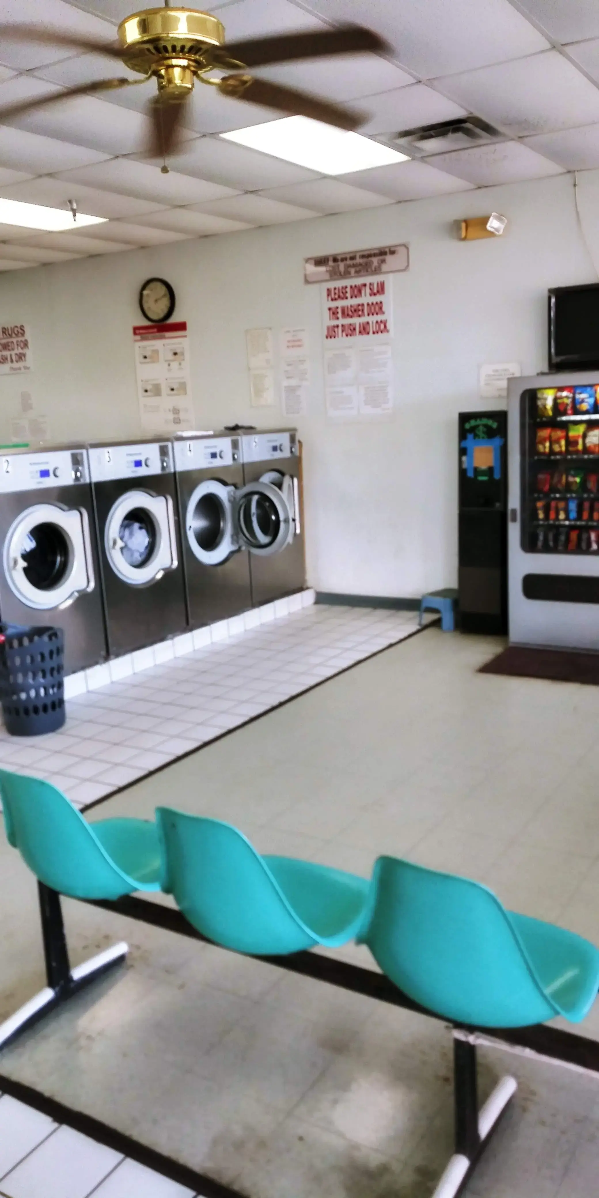 SUDS N TUBS LAUNDRY - Image 19
