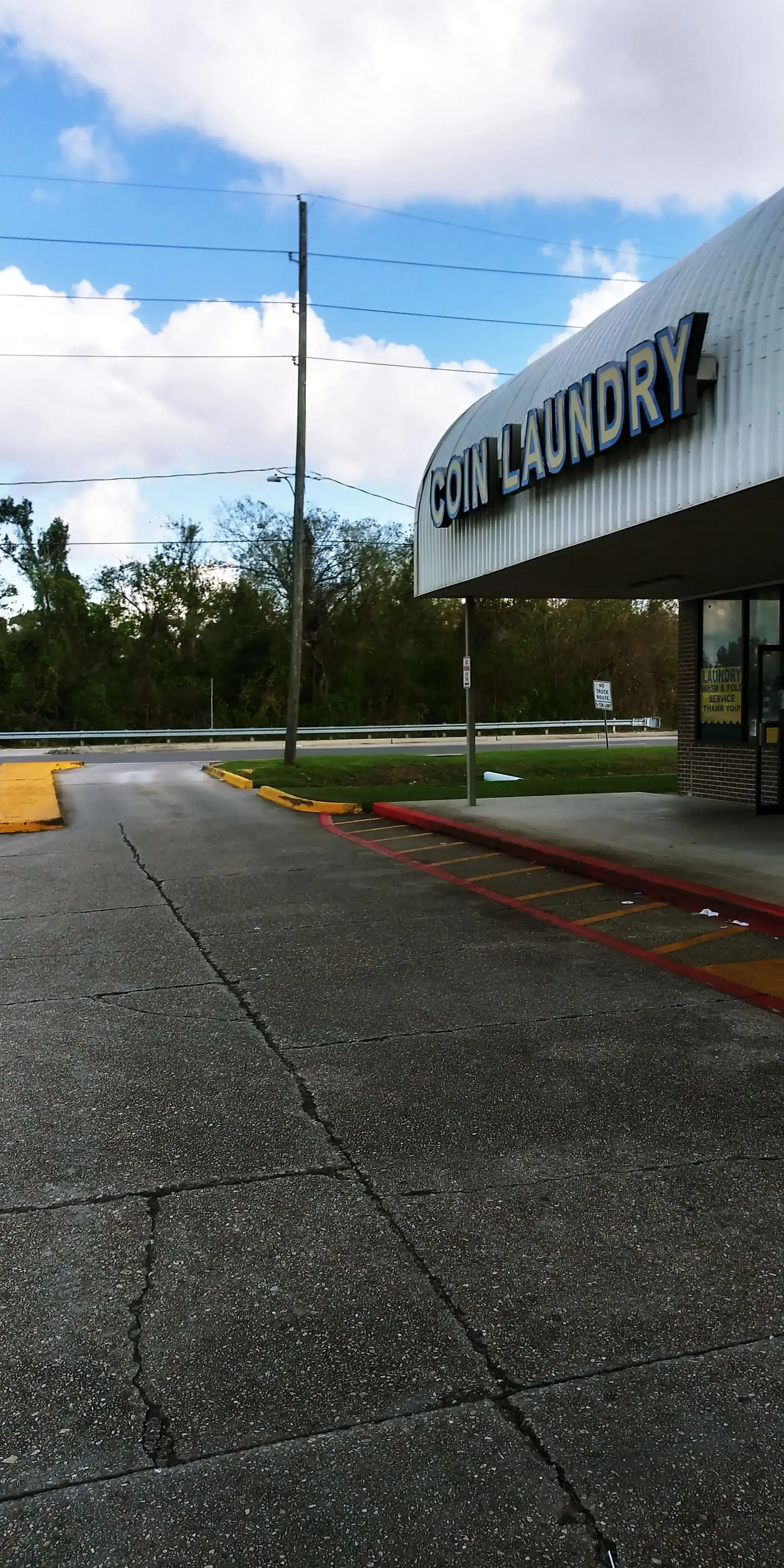 SUDS N TUBS LAUNDRY - Image 5