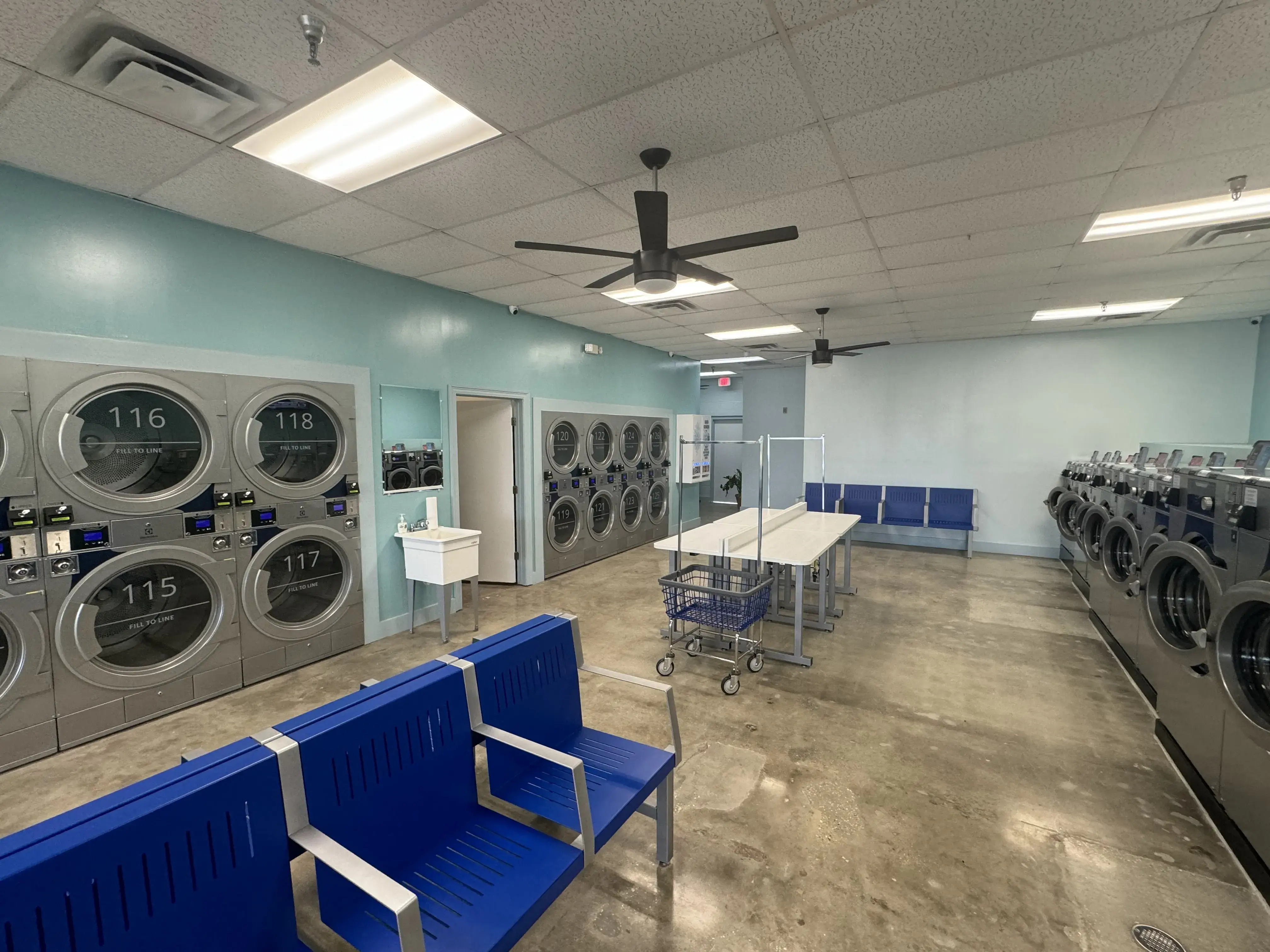 SUDS N TUBS LAUNDRY thumbnail 3