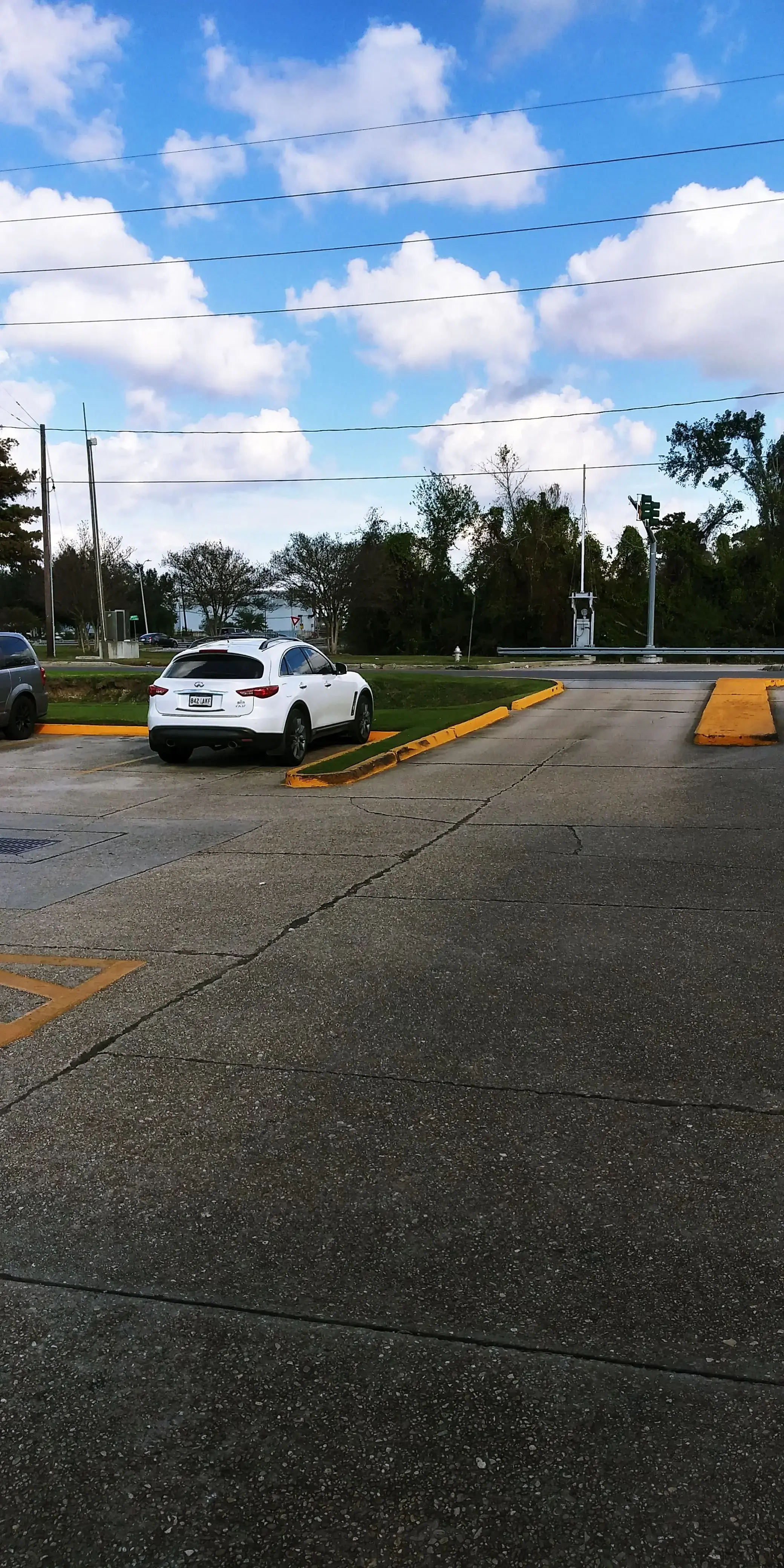 SUDS N TUBS LAUNDRY - Image 17