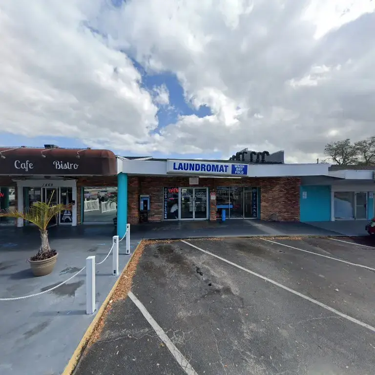 Suds On Belcher Laundromat - Image 8