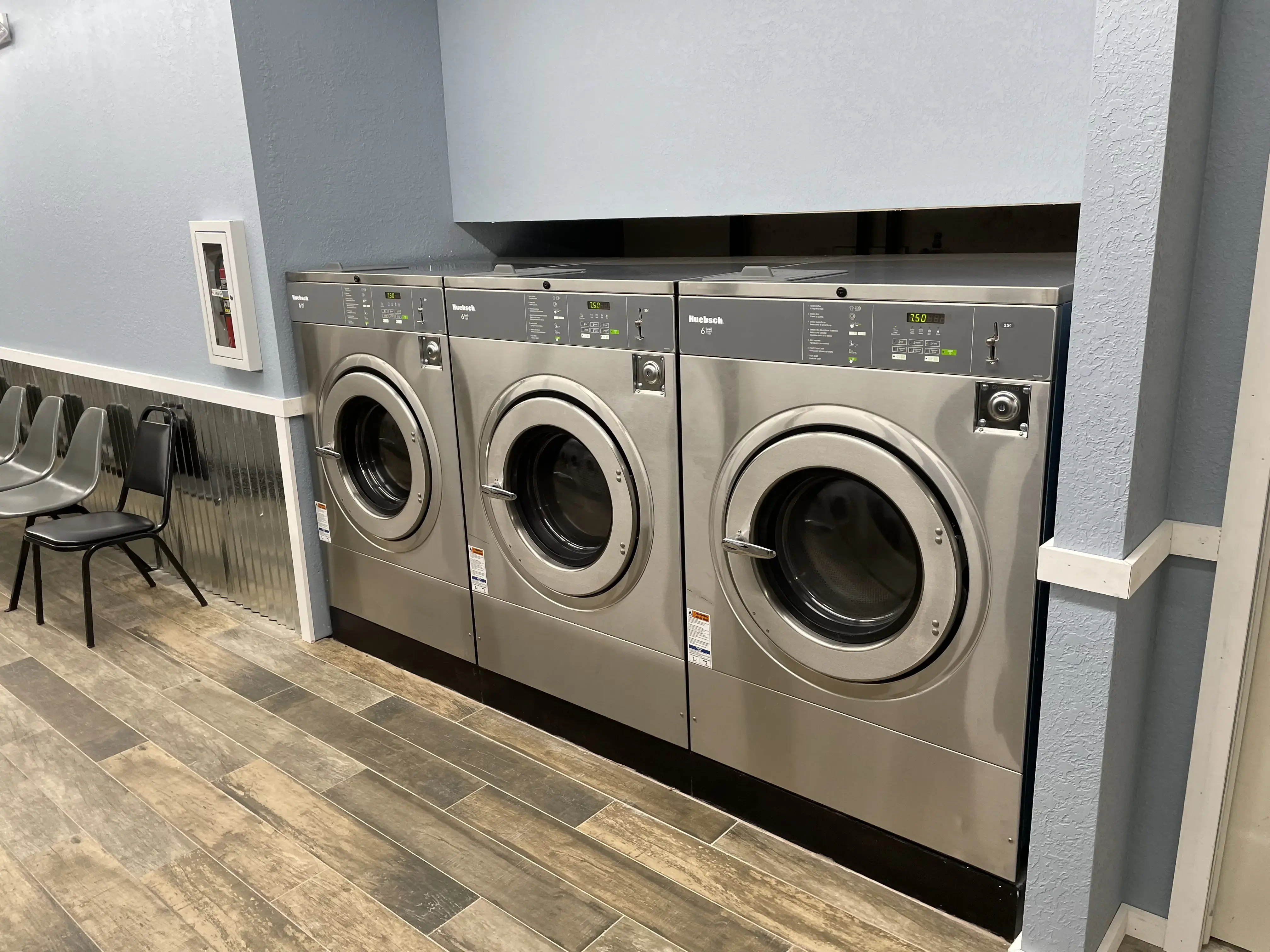 Suds On Belcher Laundromat thumbnail 3