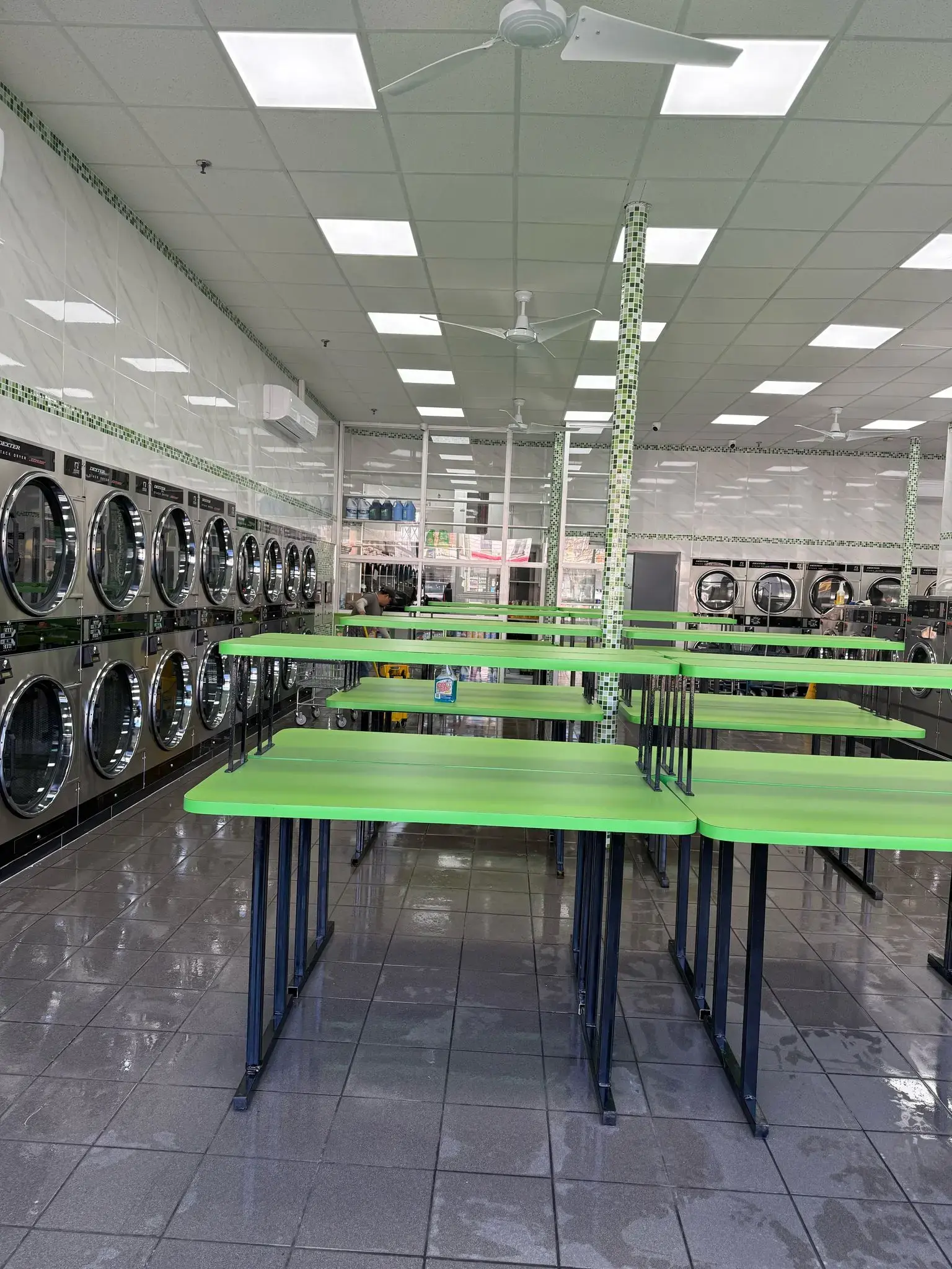 Suds on Farmers Laundromat thumbnail 7