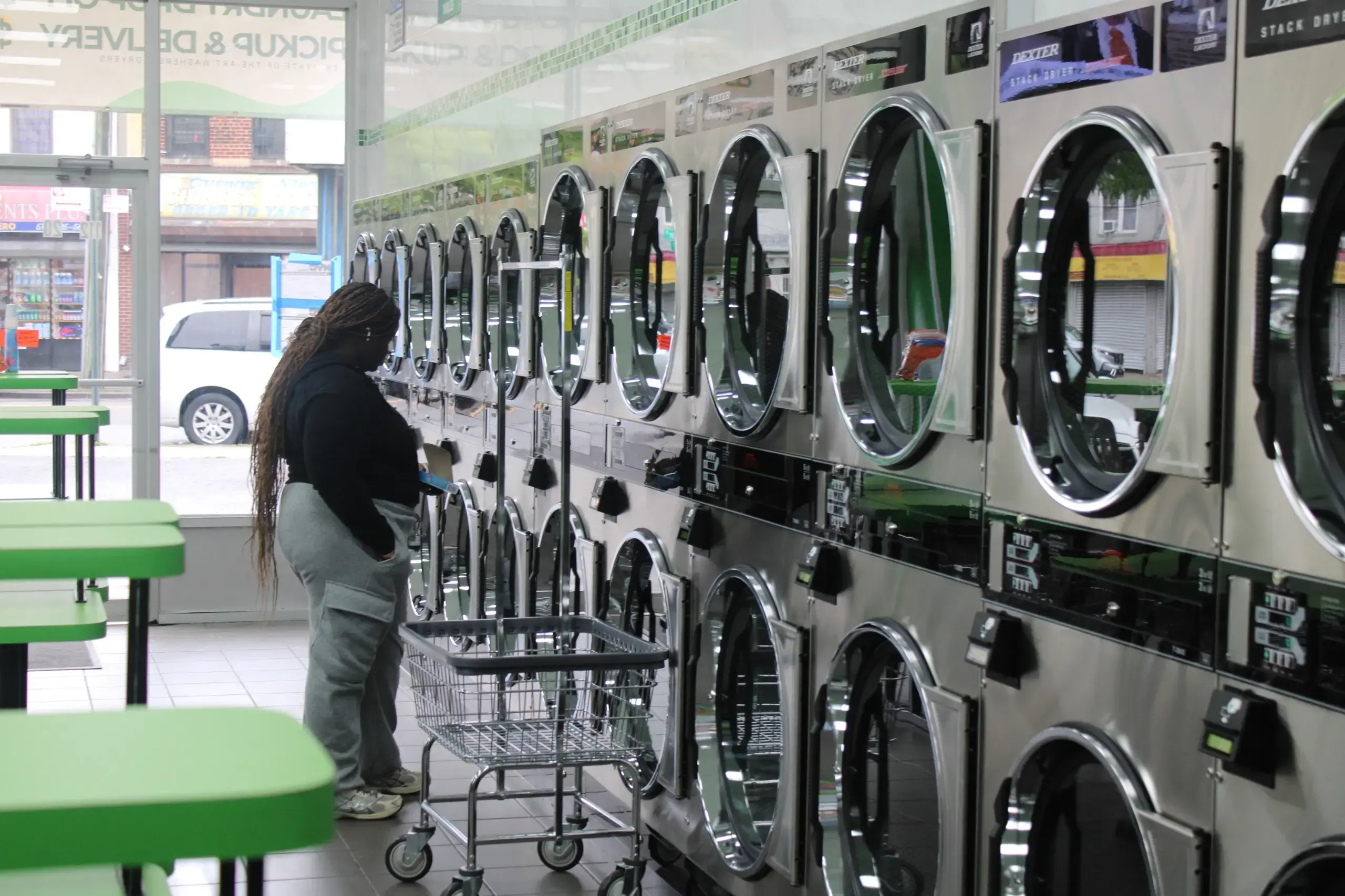 Suds on Farmers Laundromat - Image 11