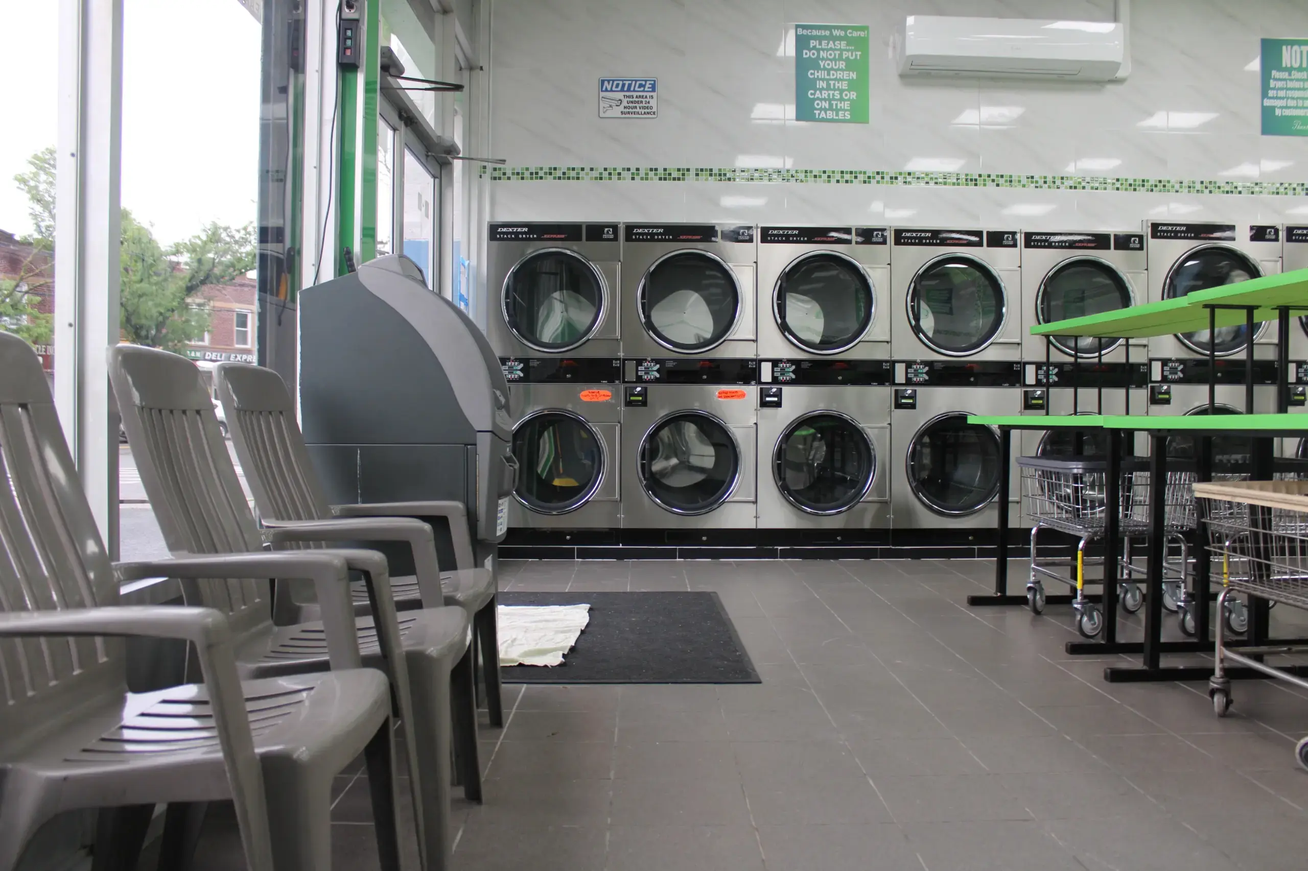 Suds on Farmers Laundromat thumbnail 12