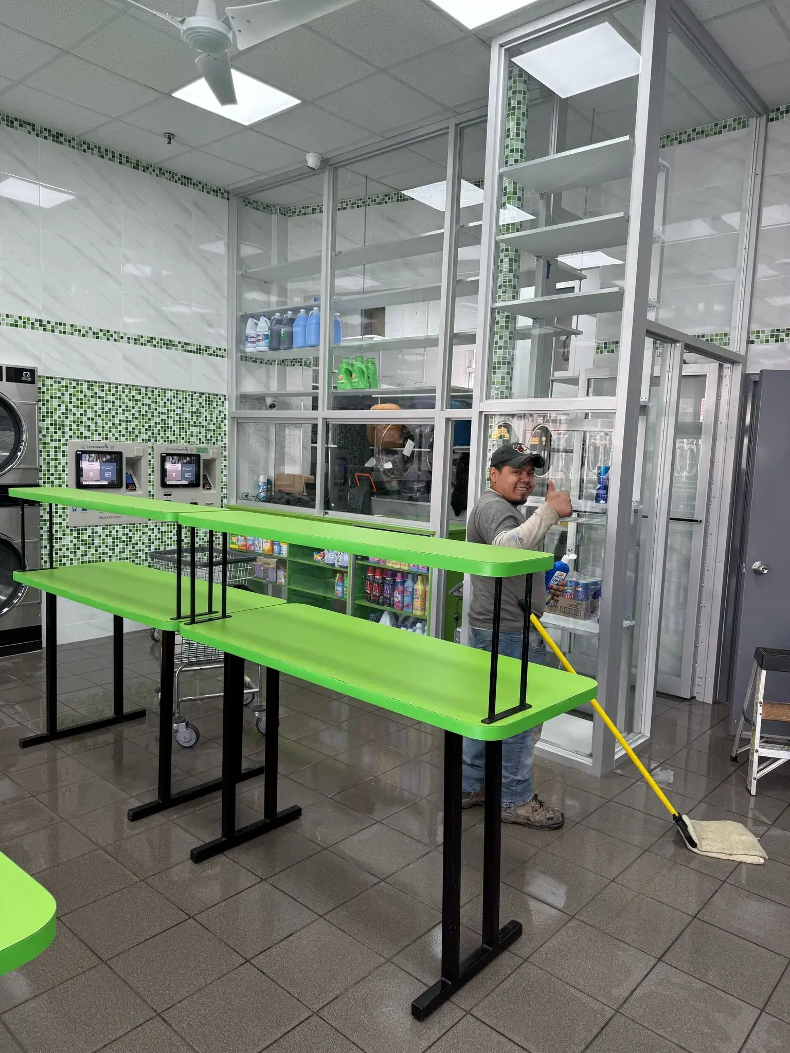 Suds on Farmers Laundromat thumbnail 8