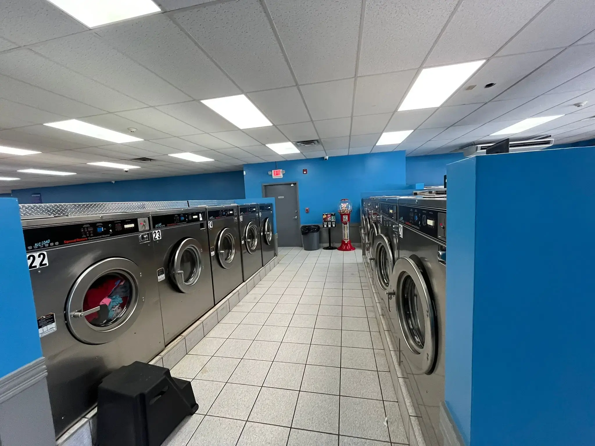 Suds On Main Laundromat - Image 4