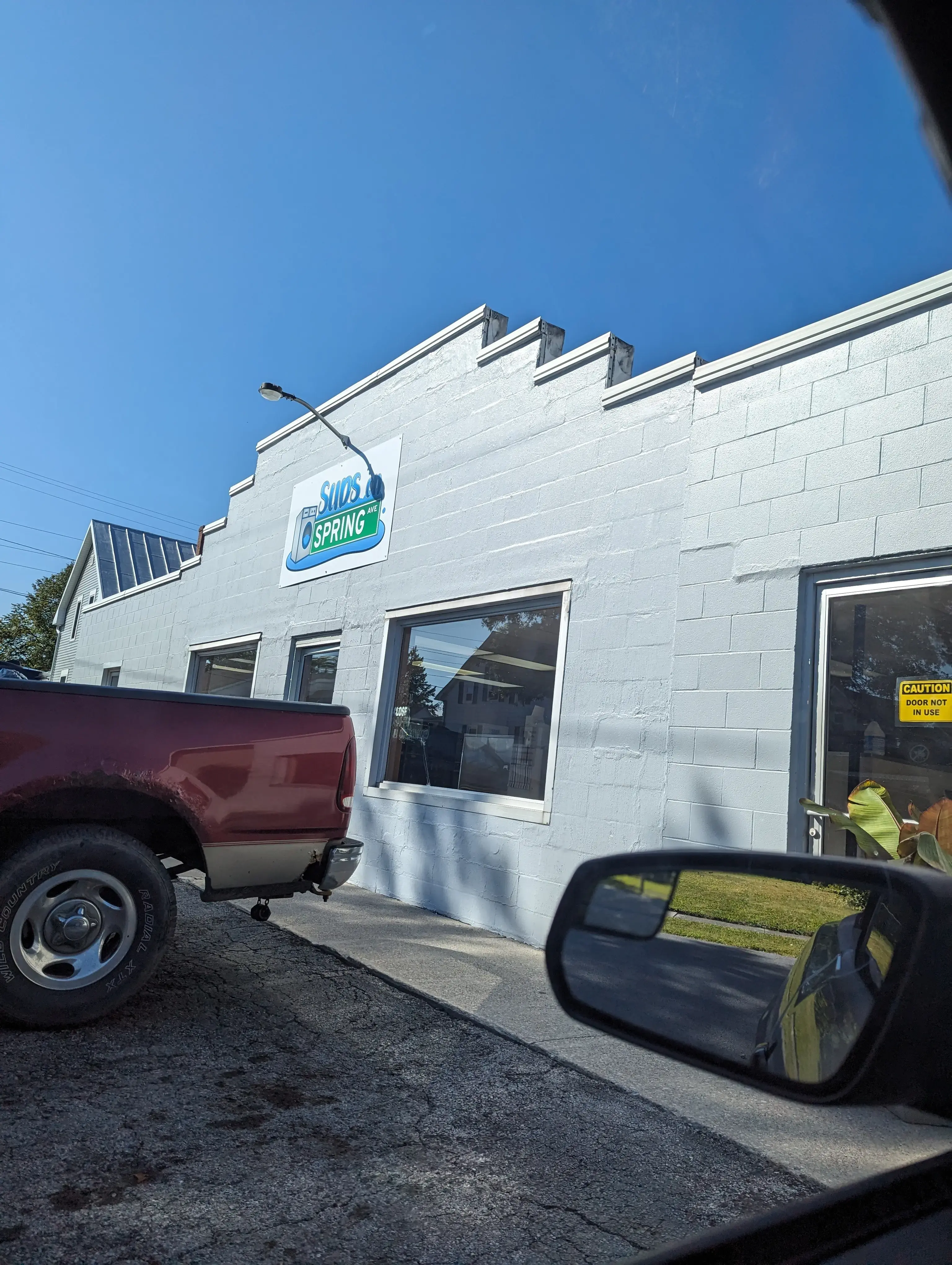 Suds on Spring Laundromat thumbnail 4