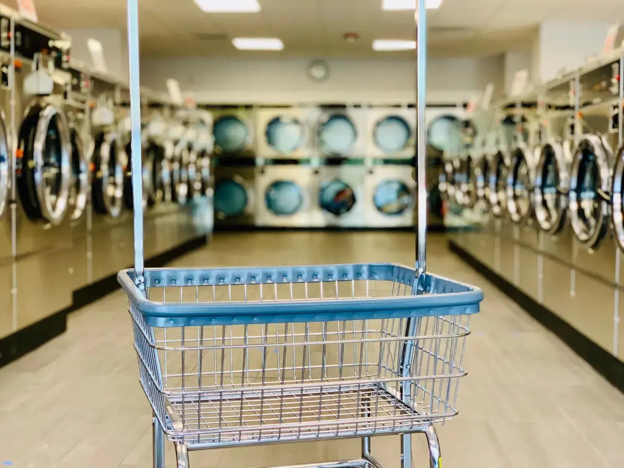 Suds Out Laundromat - Image 19