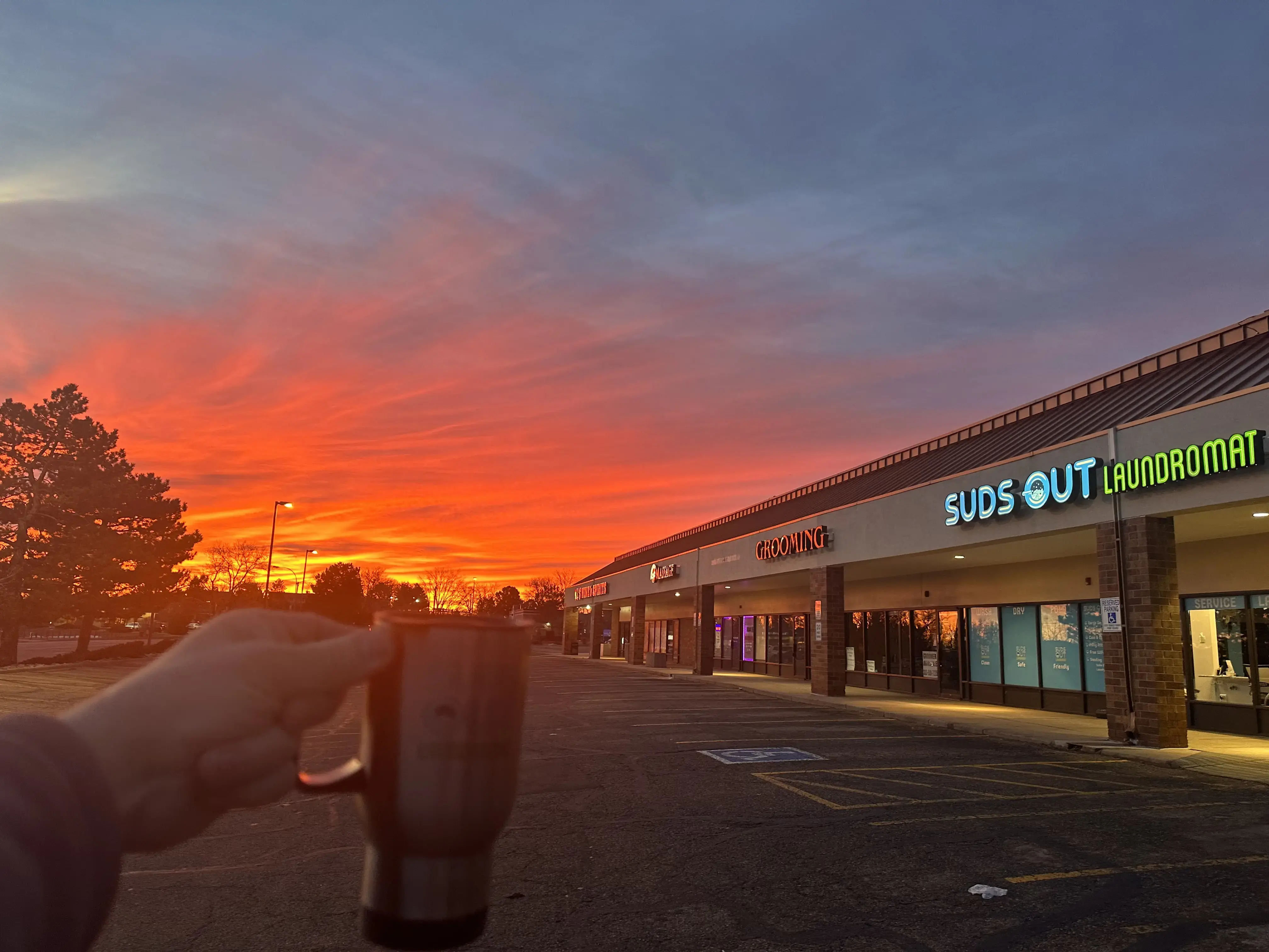 Suds Out Laundromat thumbnail 16