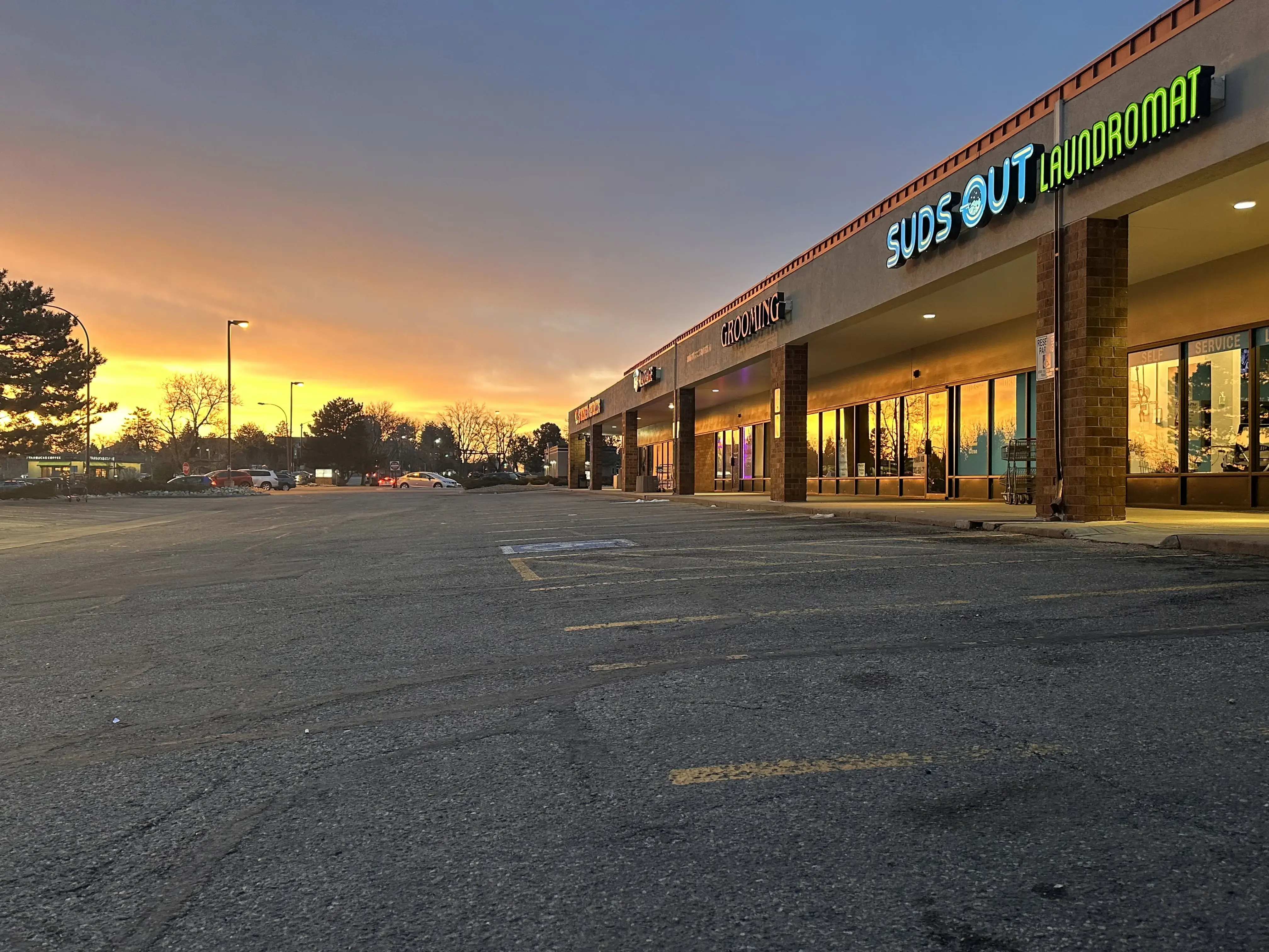 Suds Out Laundromat - Image 1