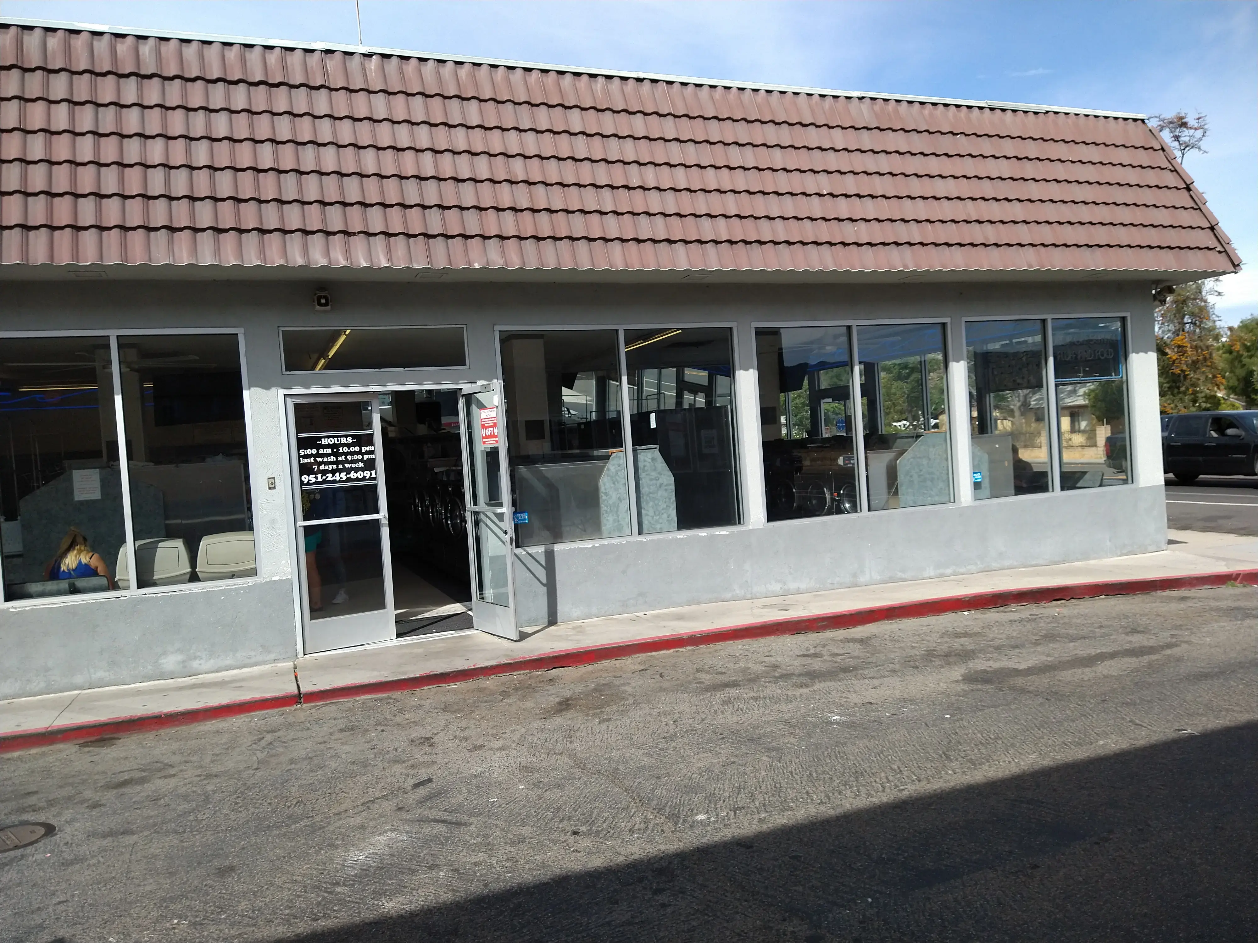 Suds R Us Coin Laundromat thumbnail 8