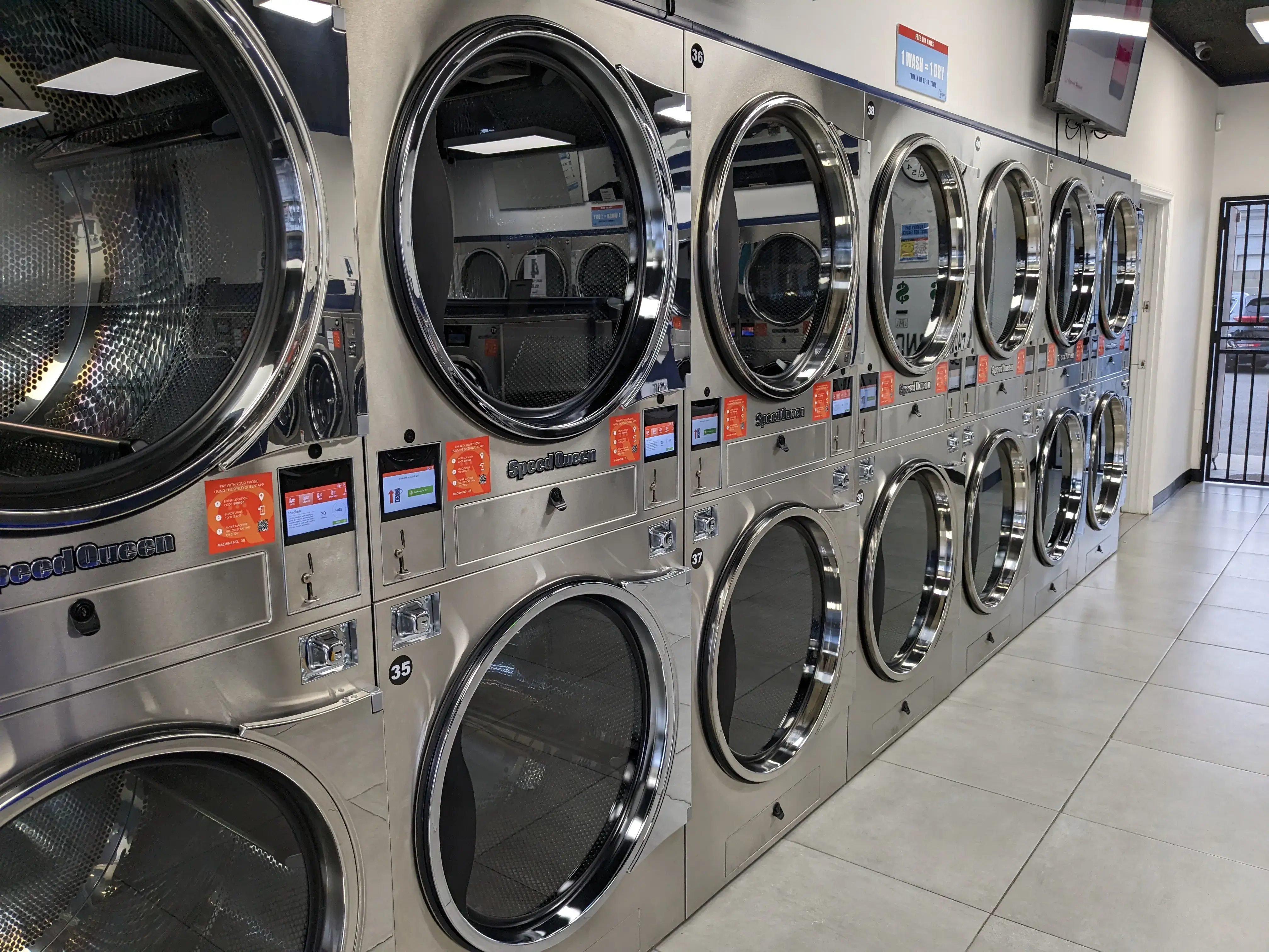 Suds R Us Laundromat - Image 3