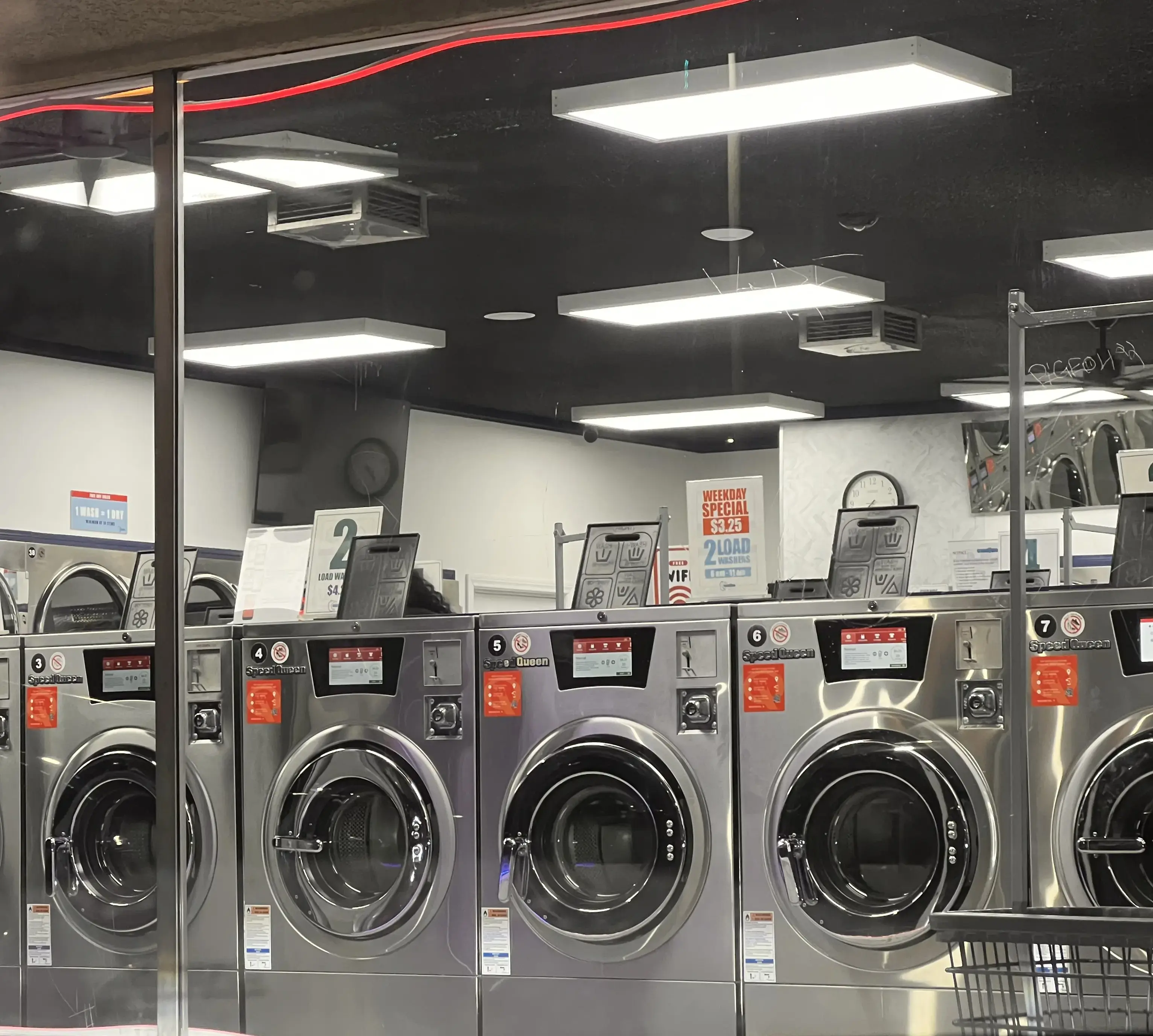 Suds R Us Laundromat thumbnail 4