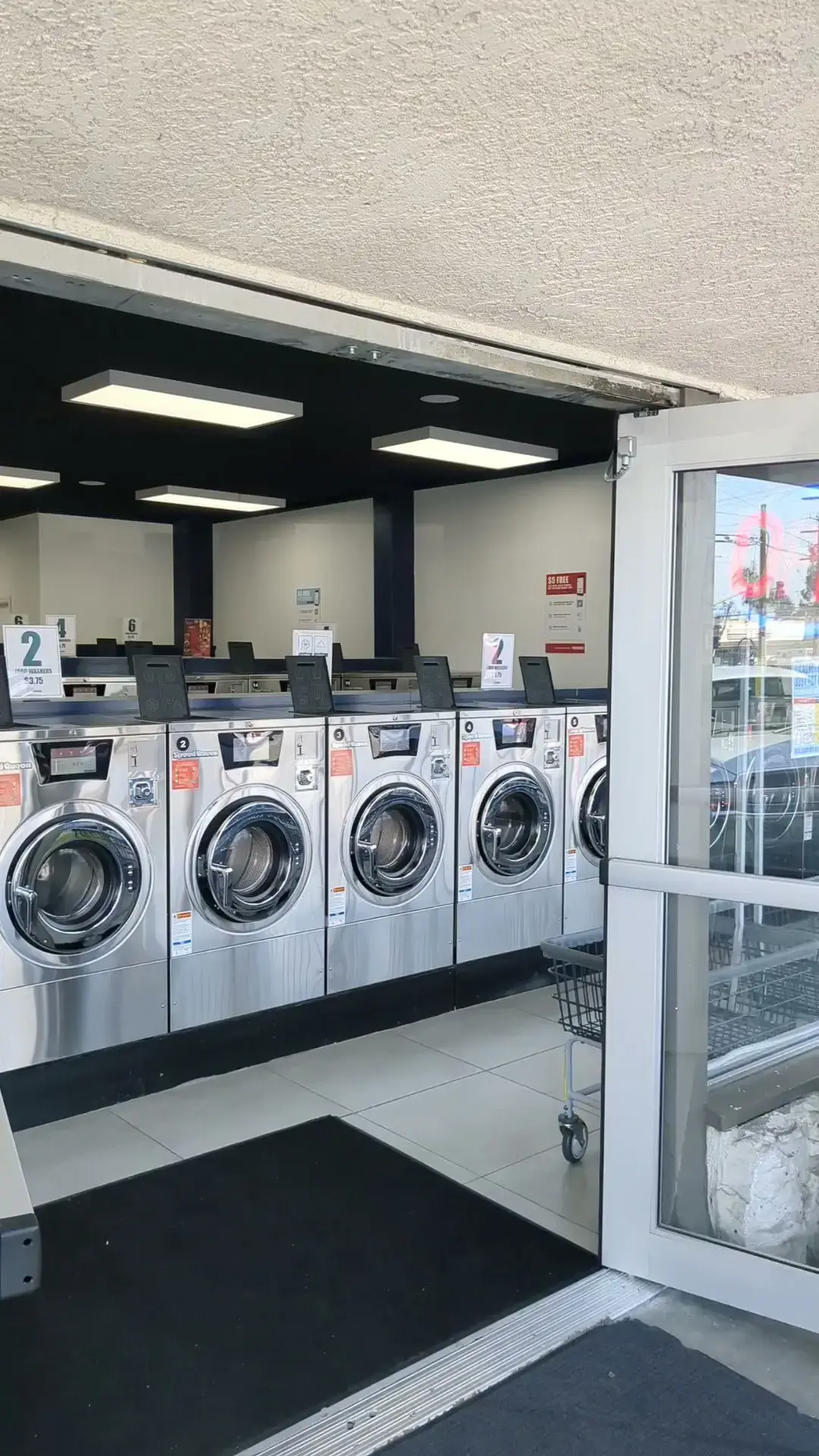 Suds R Us Laundromat - Image 2