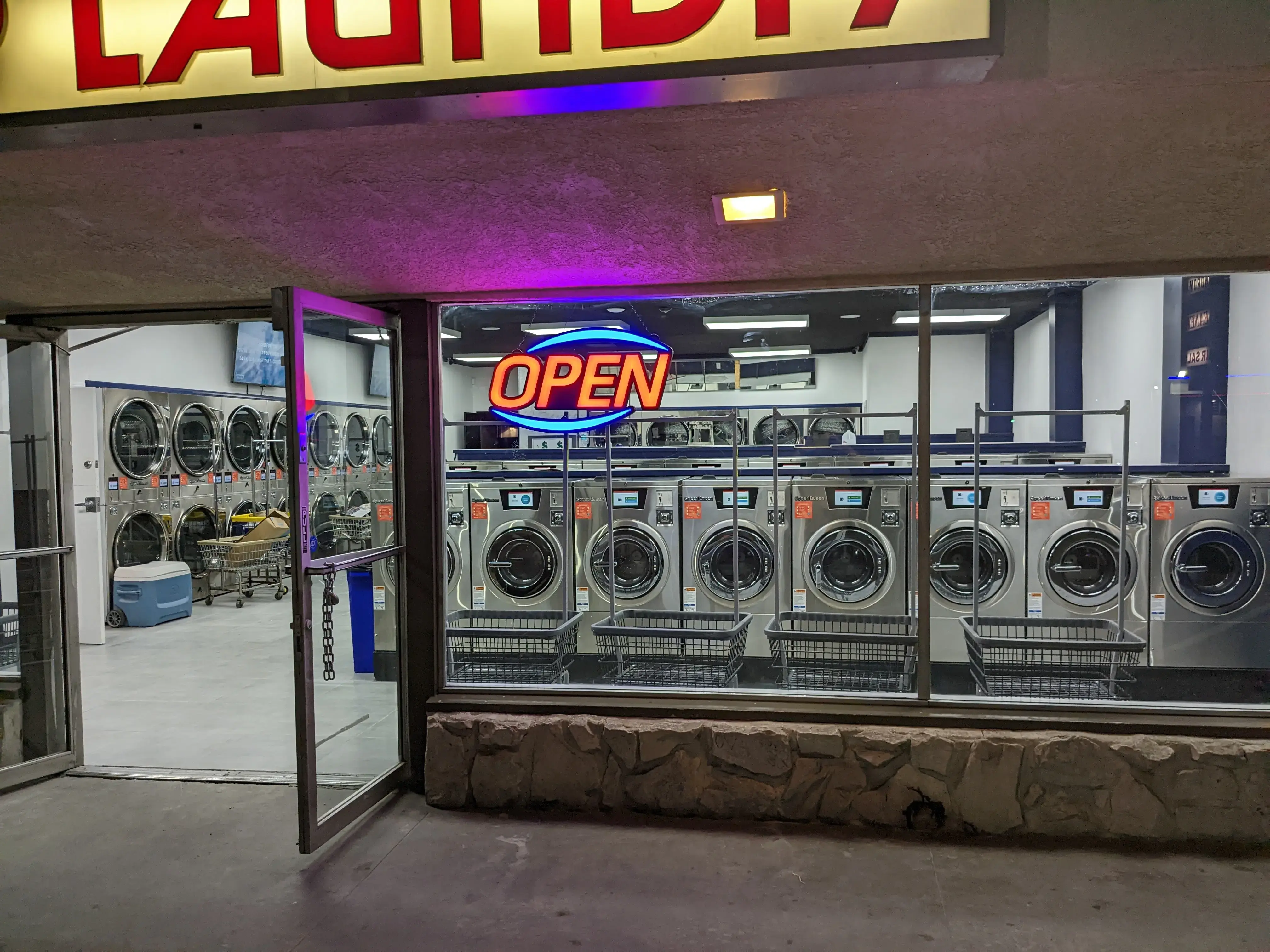 Suds R Us Laundromat thumbnail 12