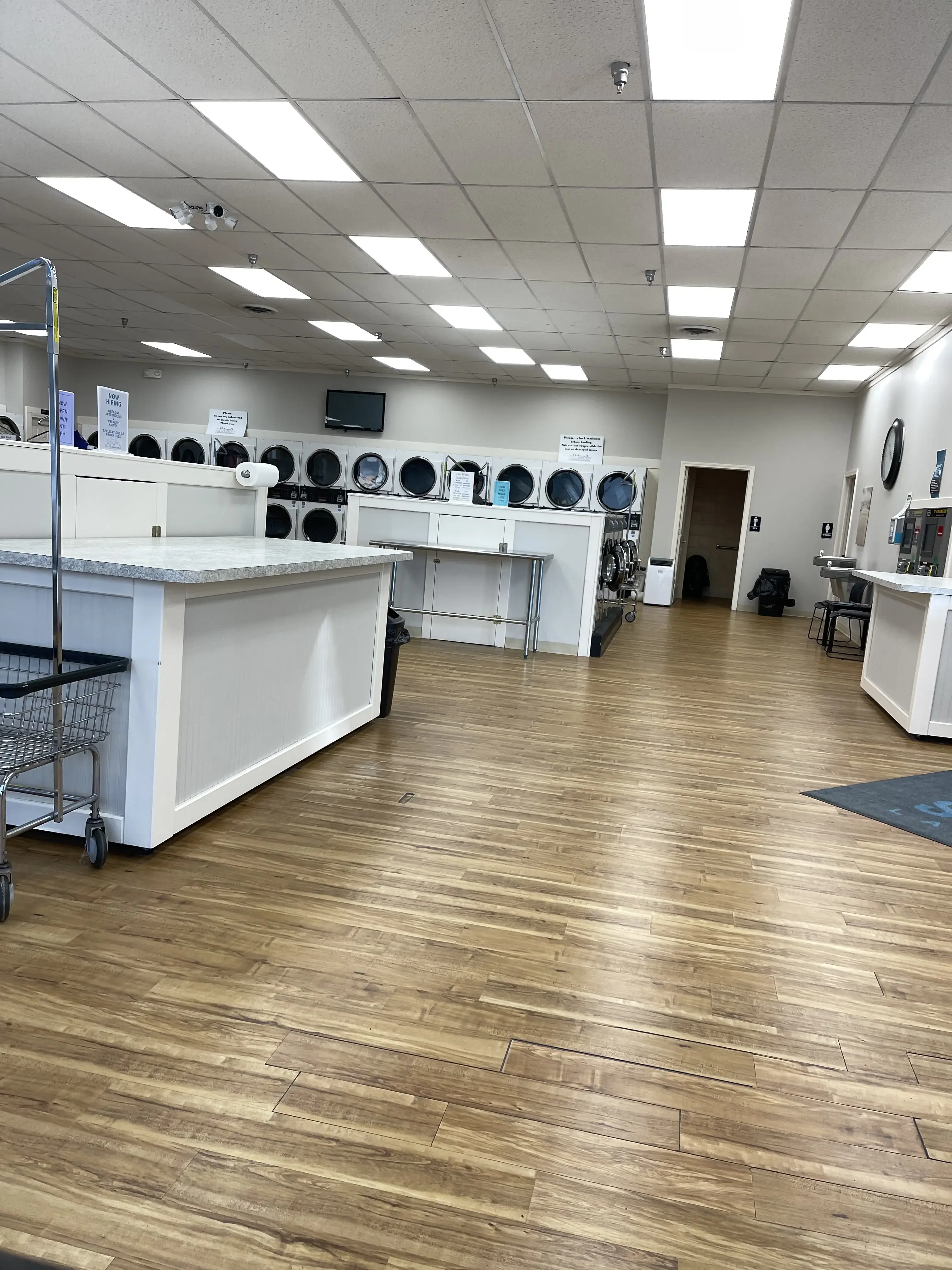 Suds Room Laundromat - Image 7