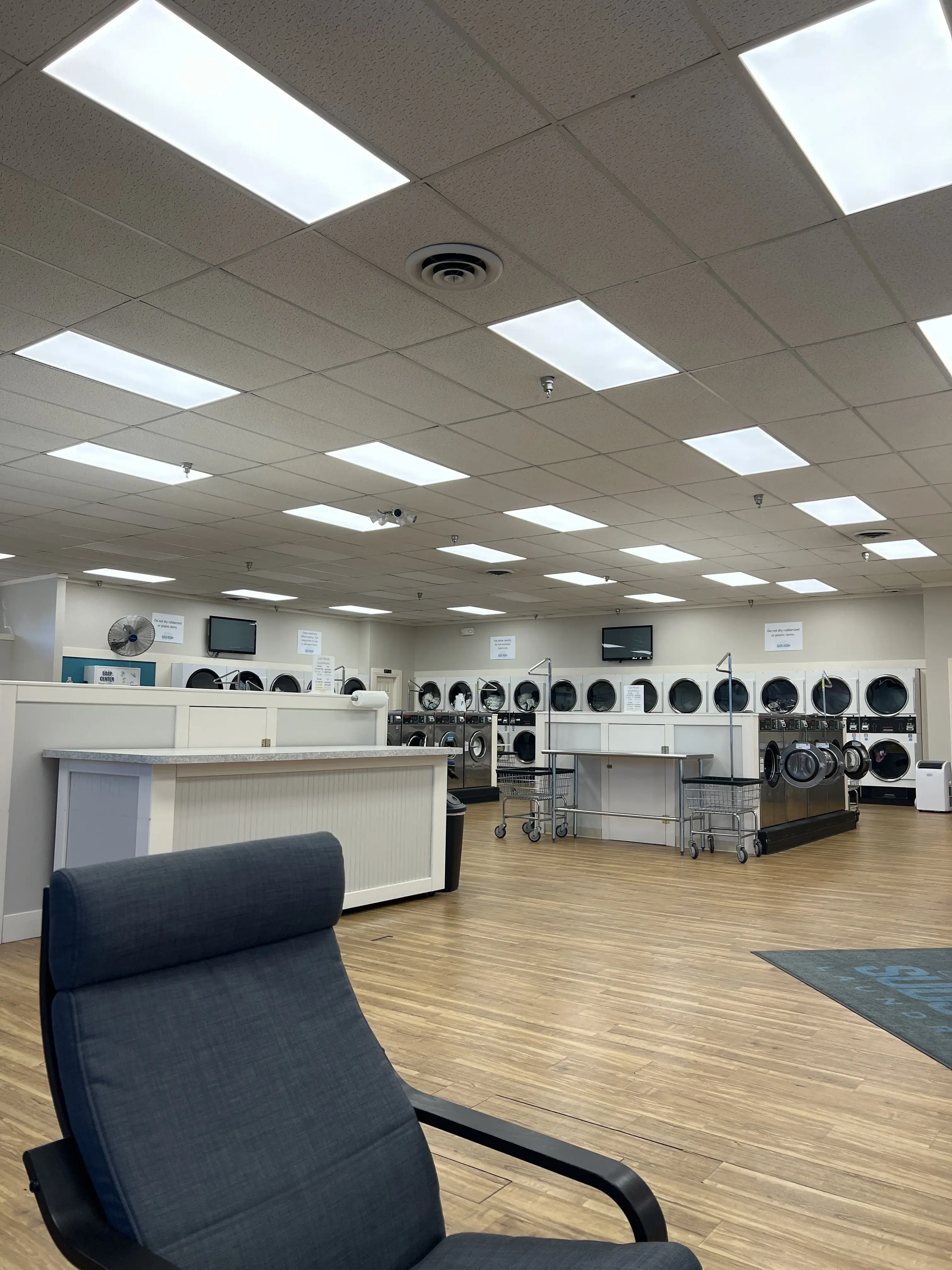Suds Room Laundromat - Image 3