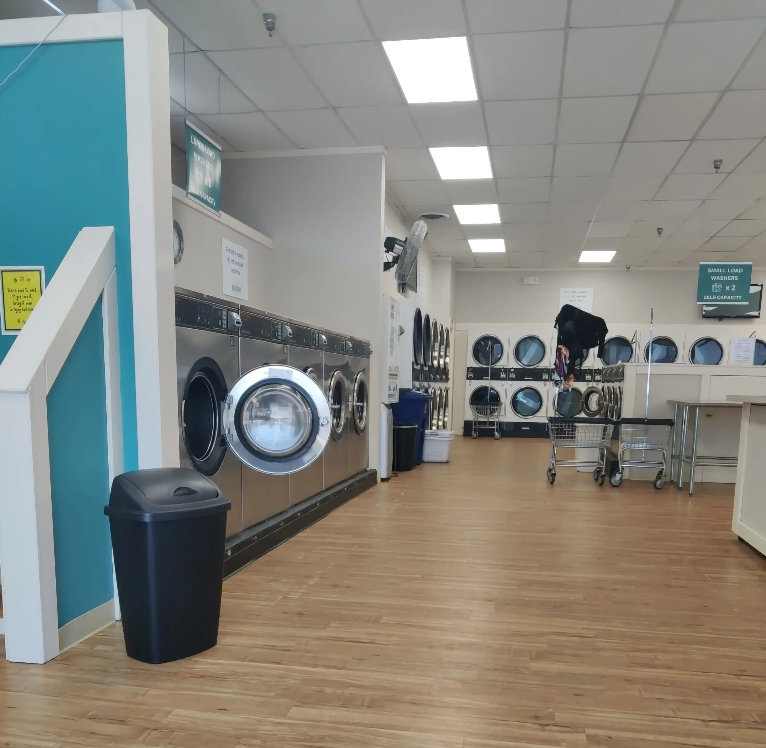 Suds Room Laundromat thumbnail 2