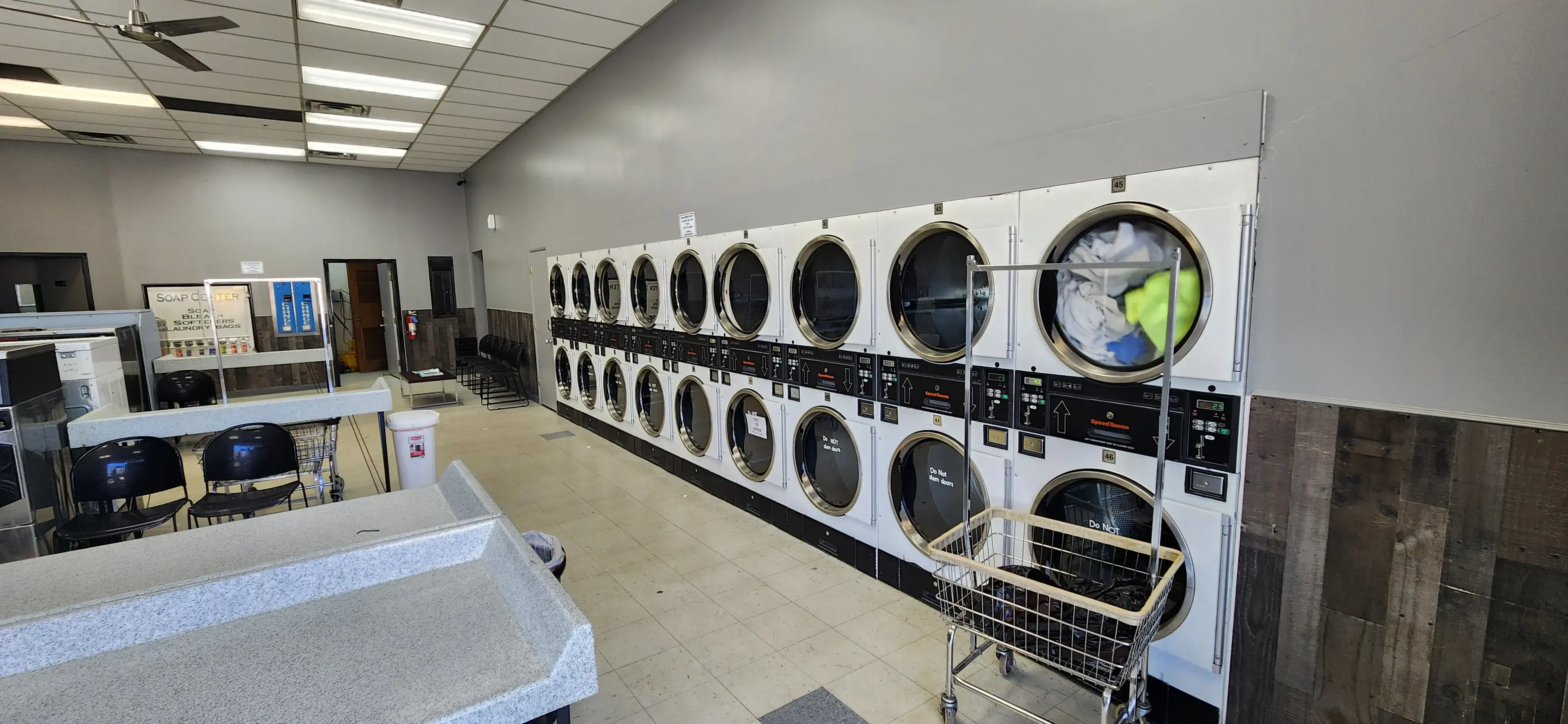Suds Up Laundromat - Image 14