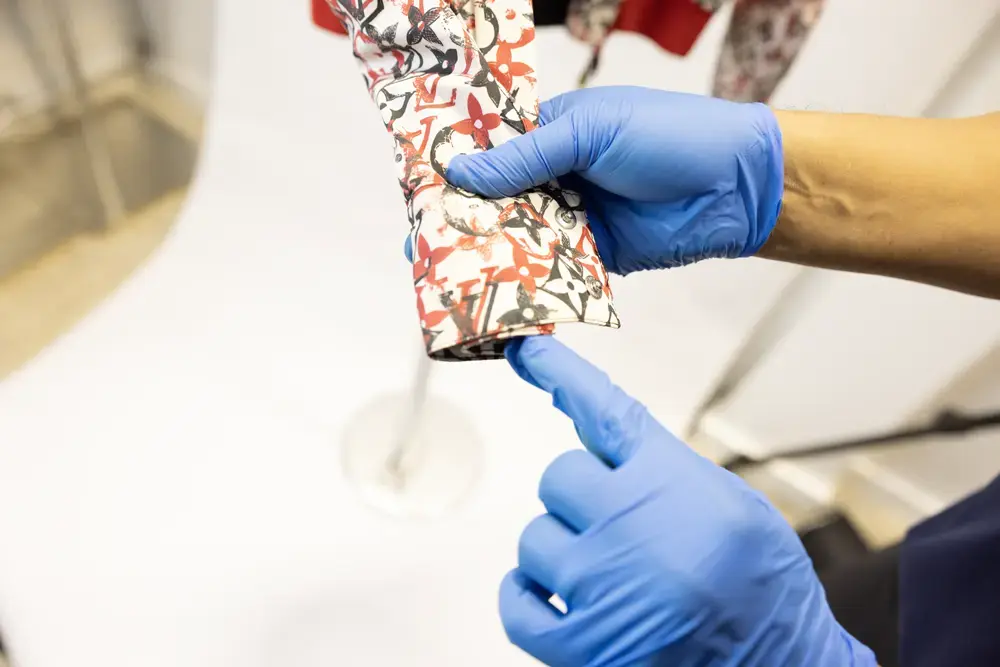 Sudsies Dry Cleaners Design District - Image 9