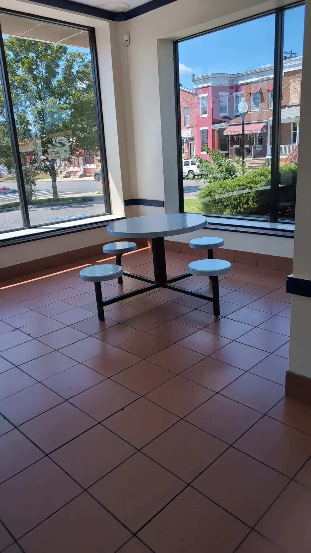 Sudsville Laundry - Image 11