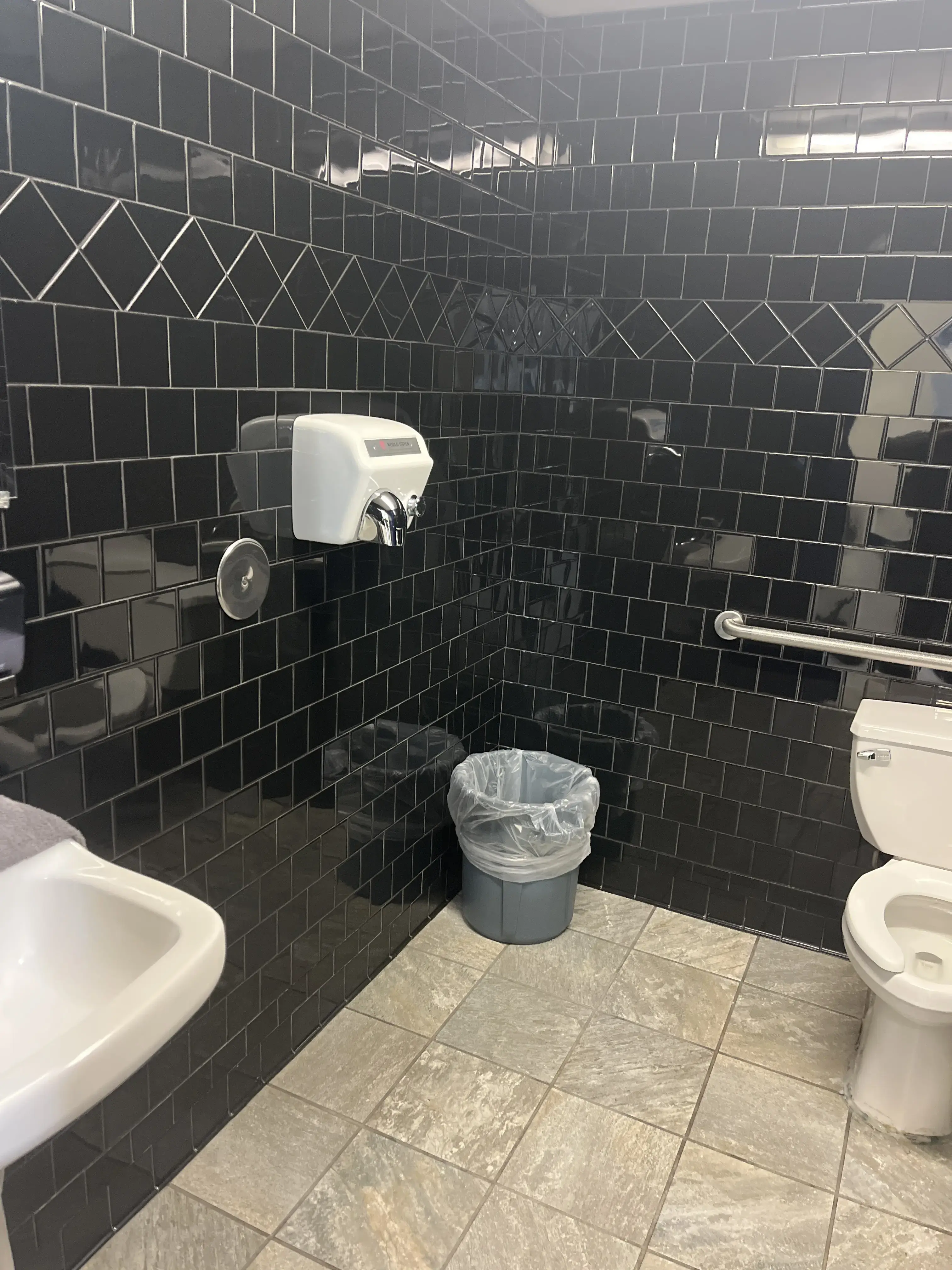 Sudsville Laundry thumbnail 5