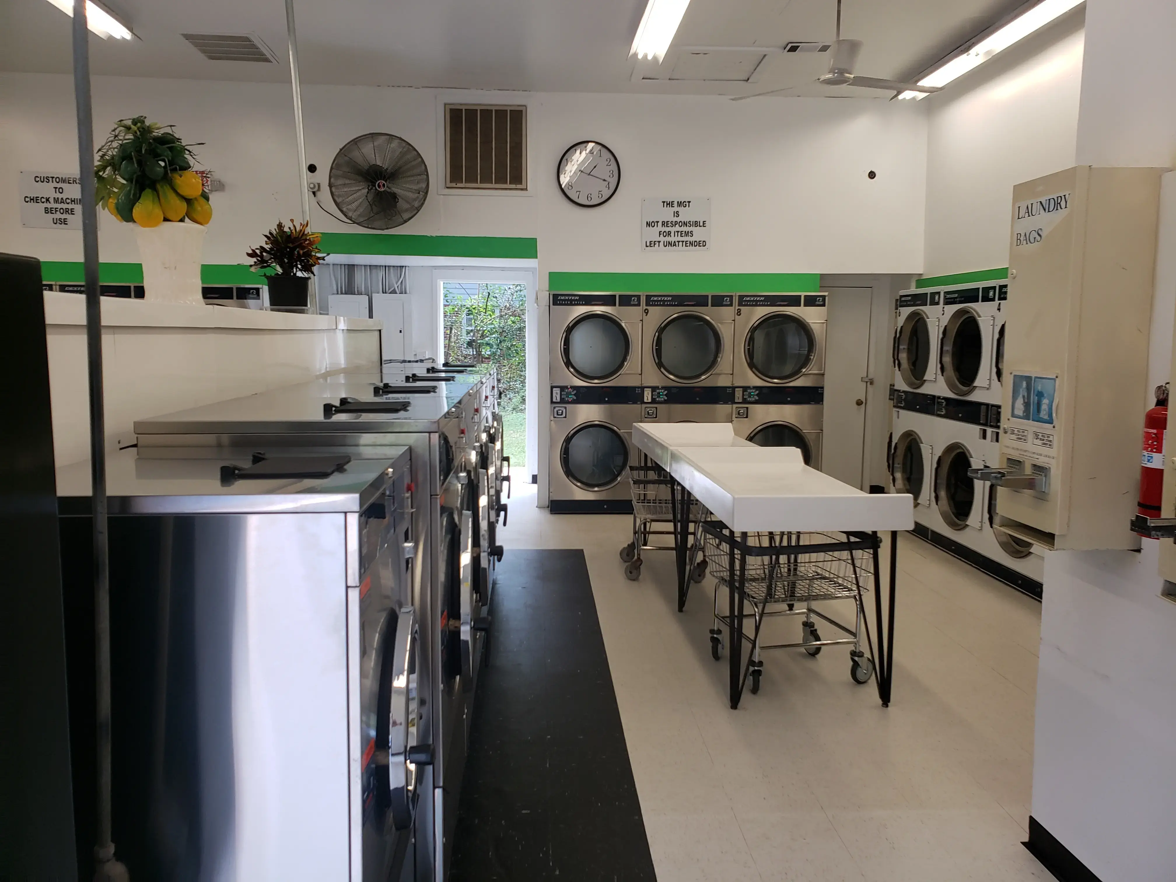 Sudsy Seagull Coin Laundry - Image 19