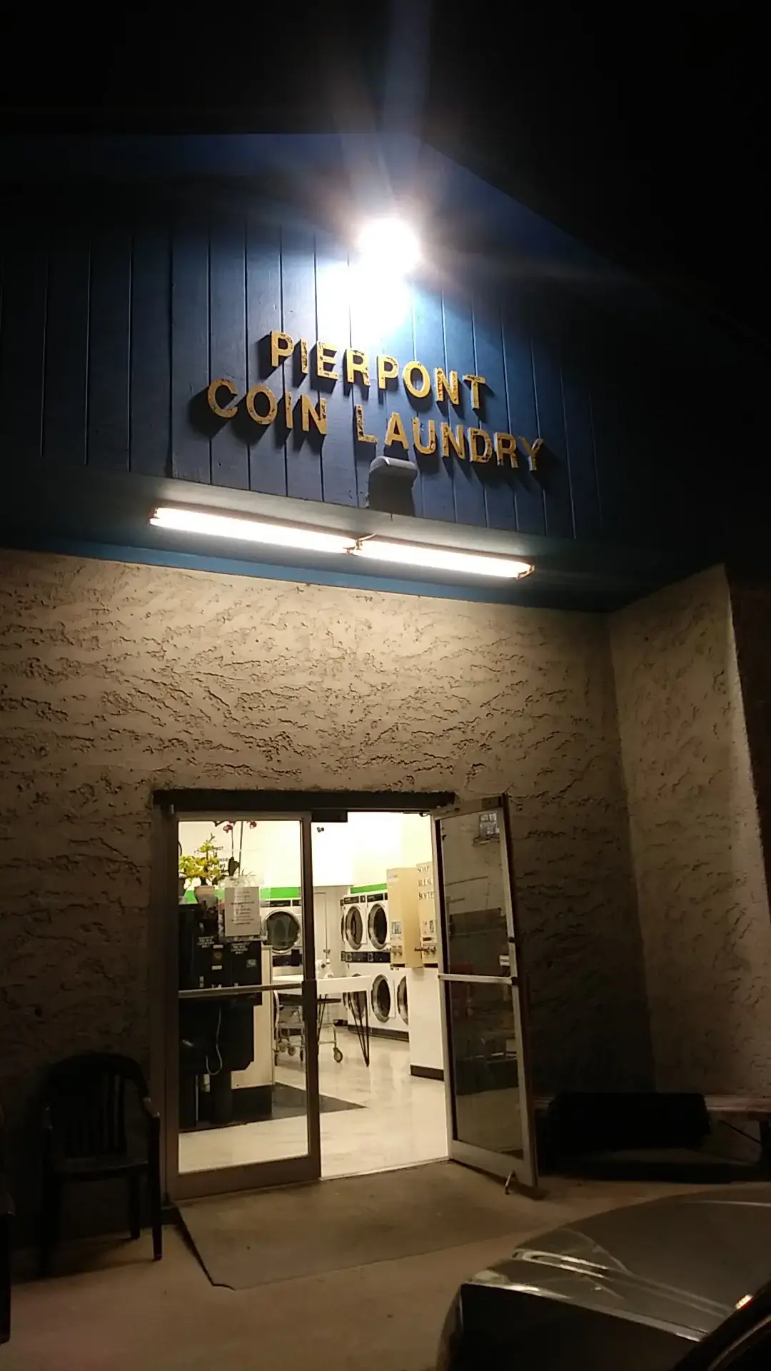 Sudsy Seagull Coin Laundry - Image 17