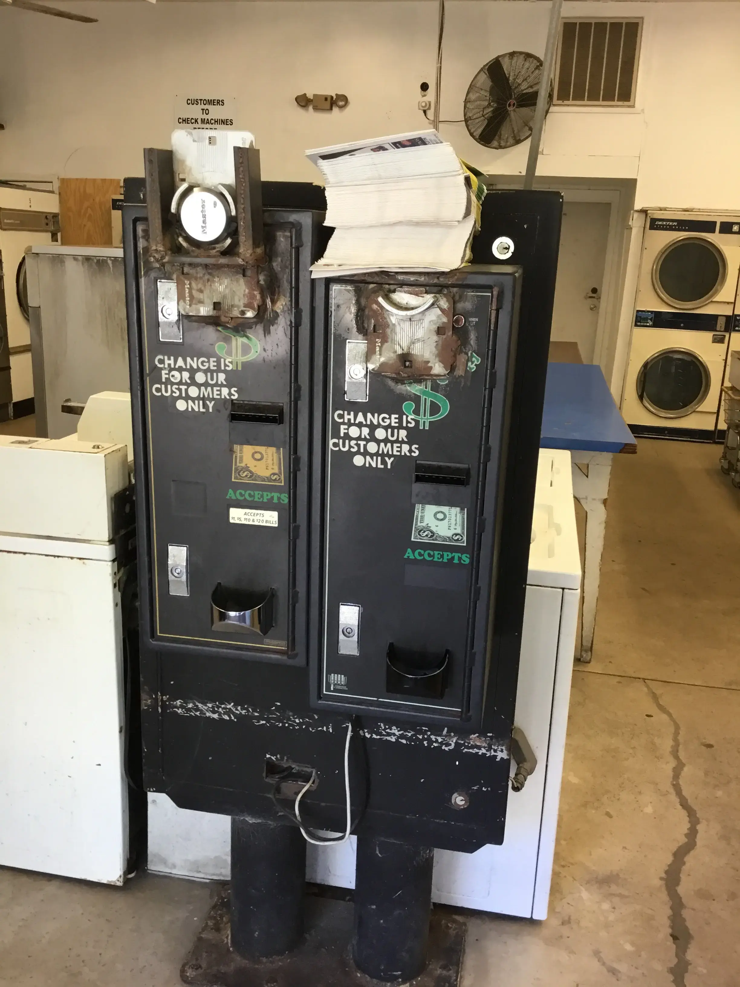 Sudsy Seagull Coin Laundry - Image 18