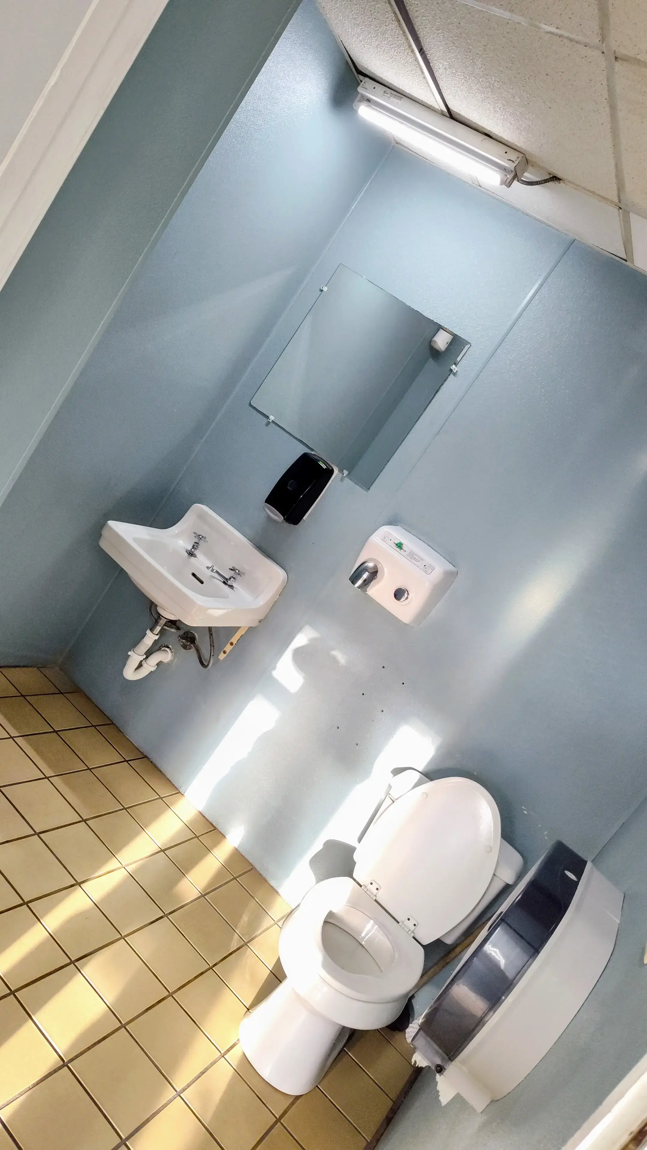 Sudsy's Coin Laundry & Carwash - Image 11