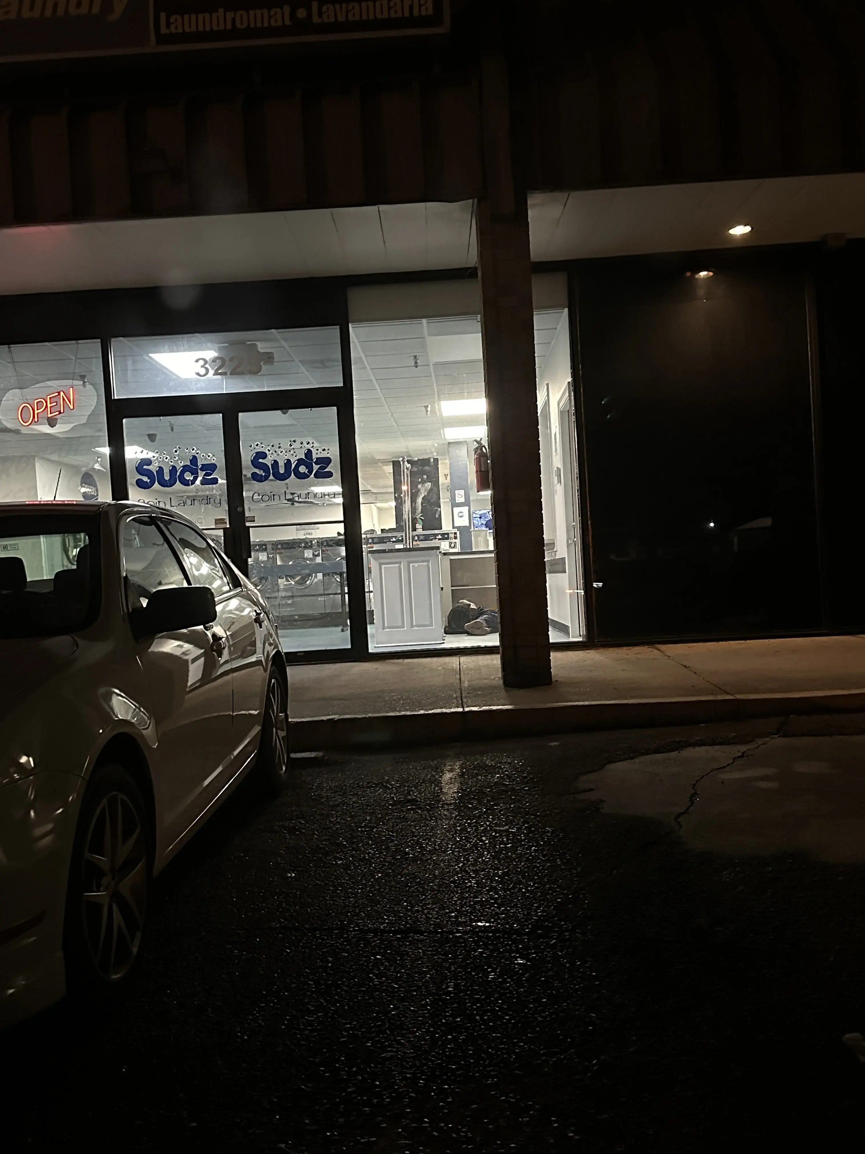 Sudz Coin Laundry - Image 16