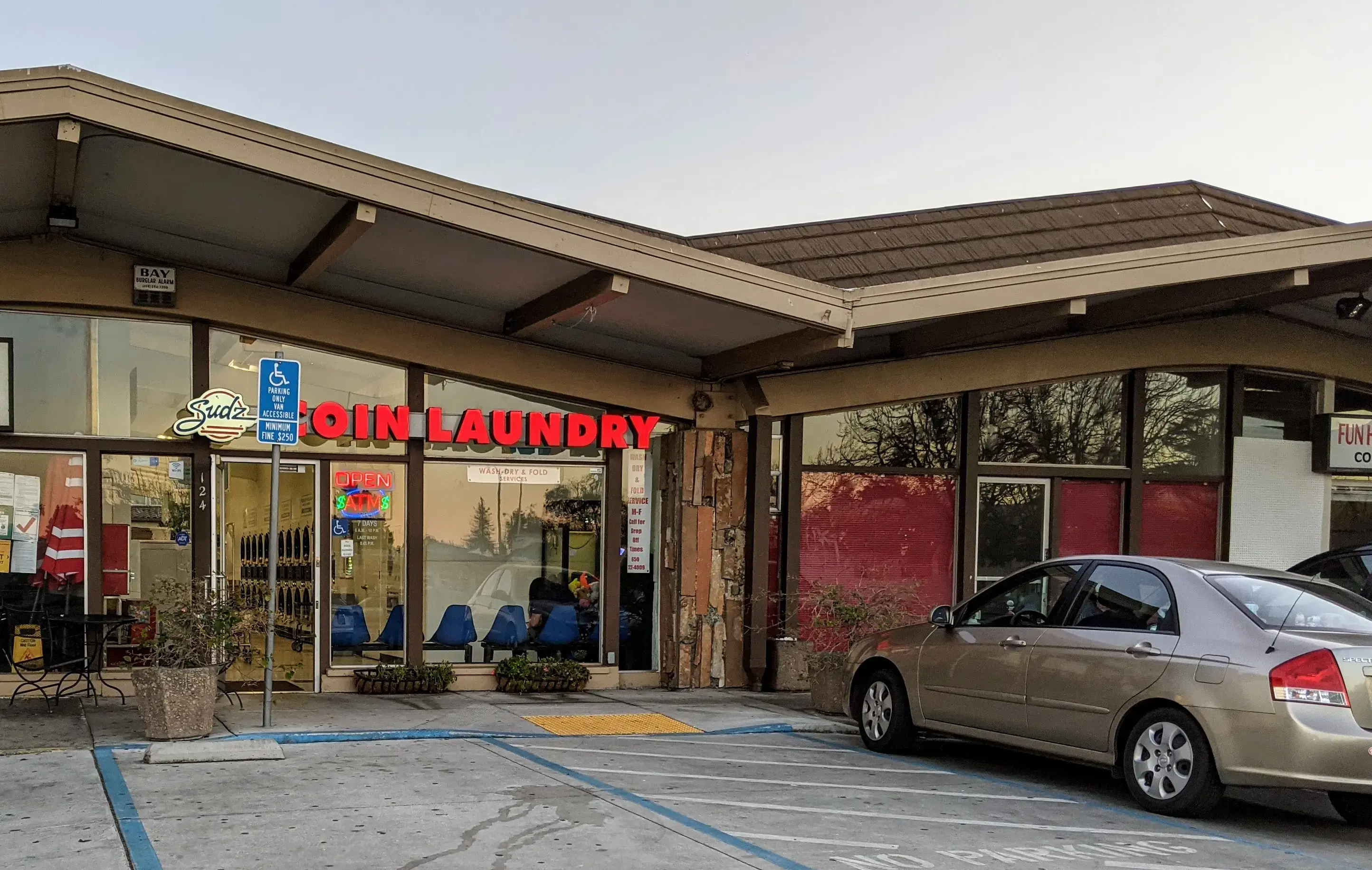 Sudz Coin Laundry thumbnail 3