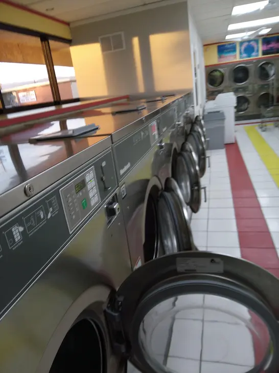 Sudz Laundry House, Covina - Image 4