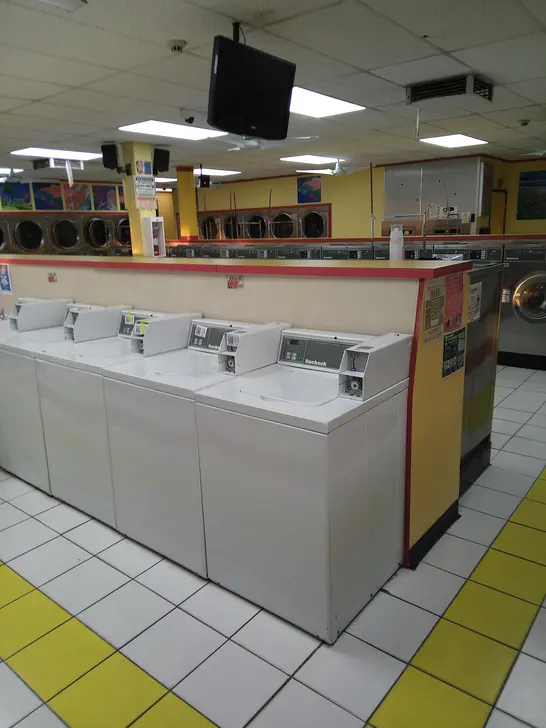 Sudz Laundry House, Covina location