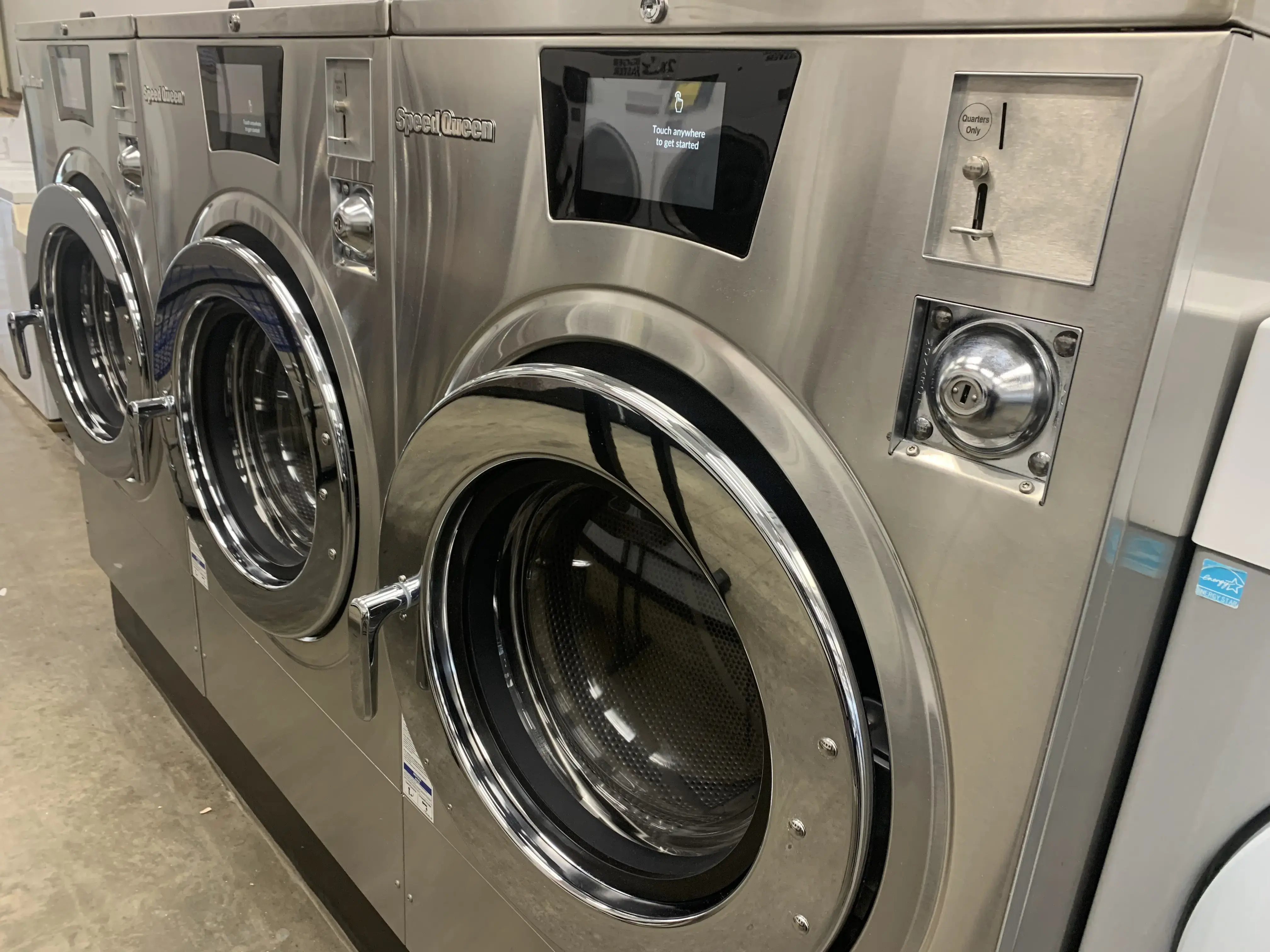 SUDZ WASH Laundromat- Granite City thumbnail 19