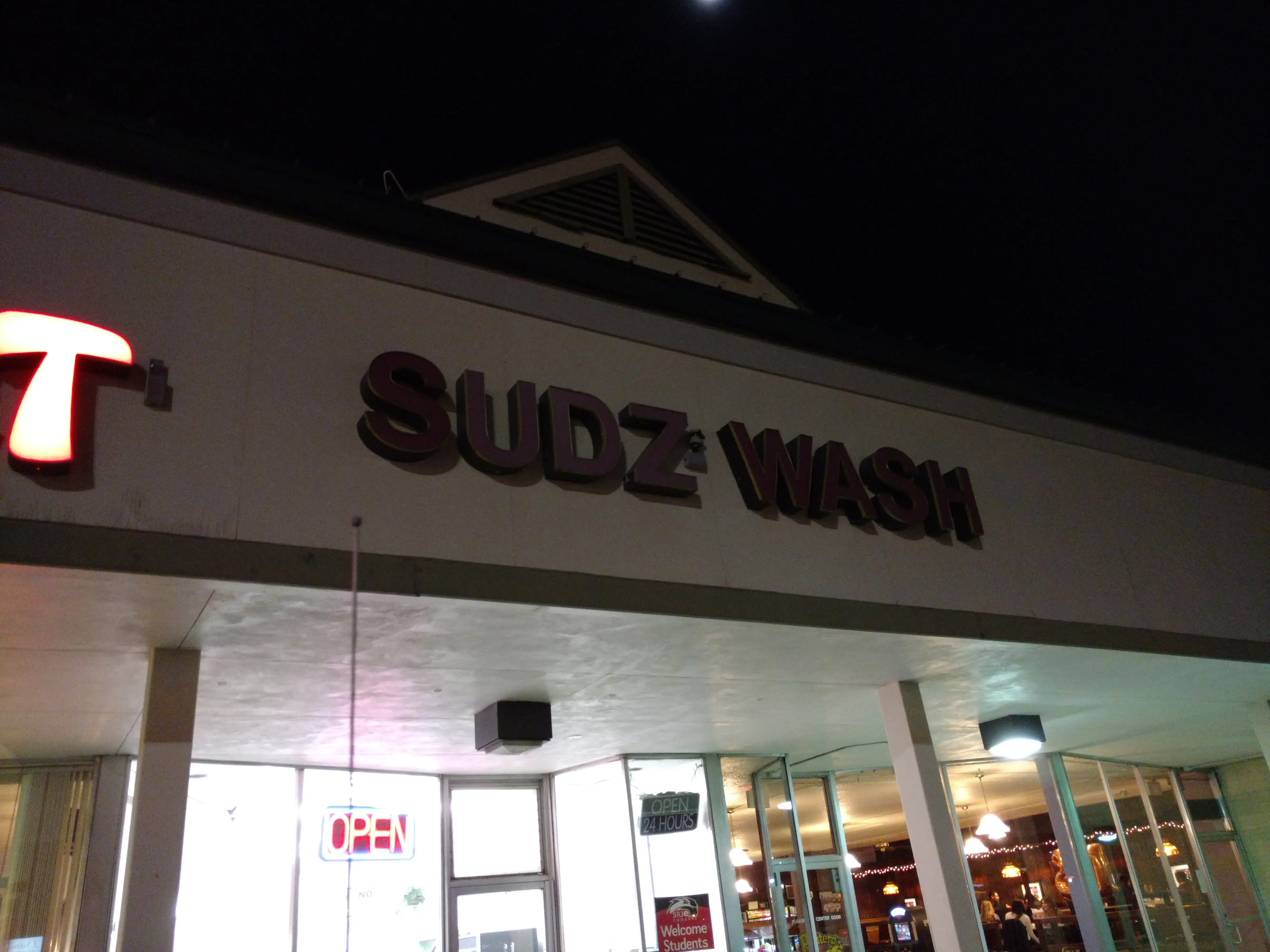 Sudz Wash Laundromat-Edwardsville thumbnail 9