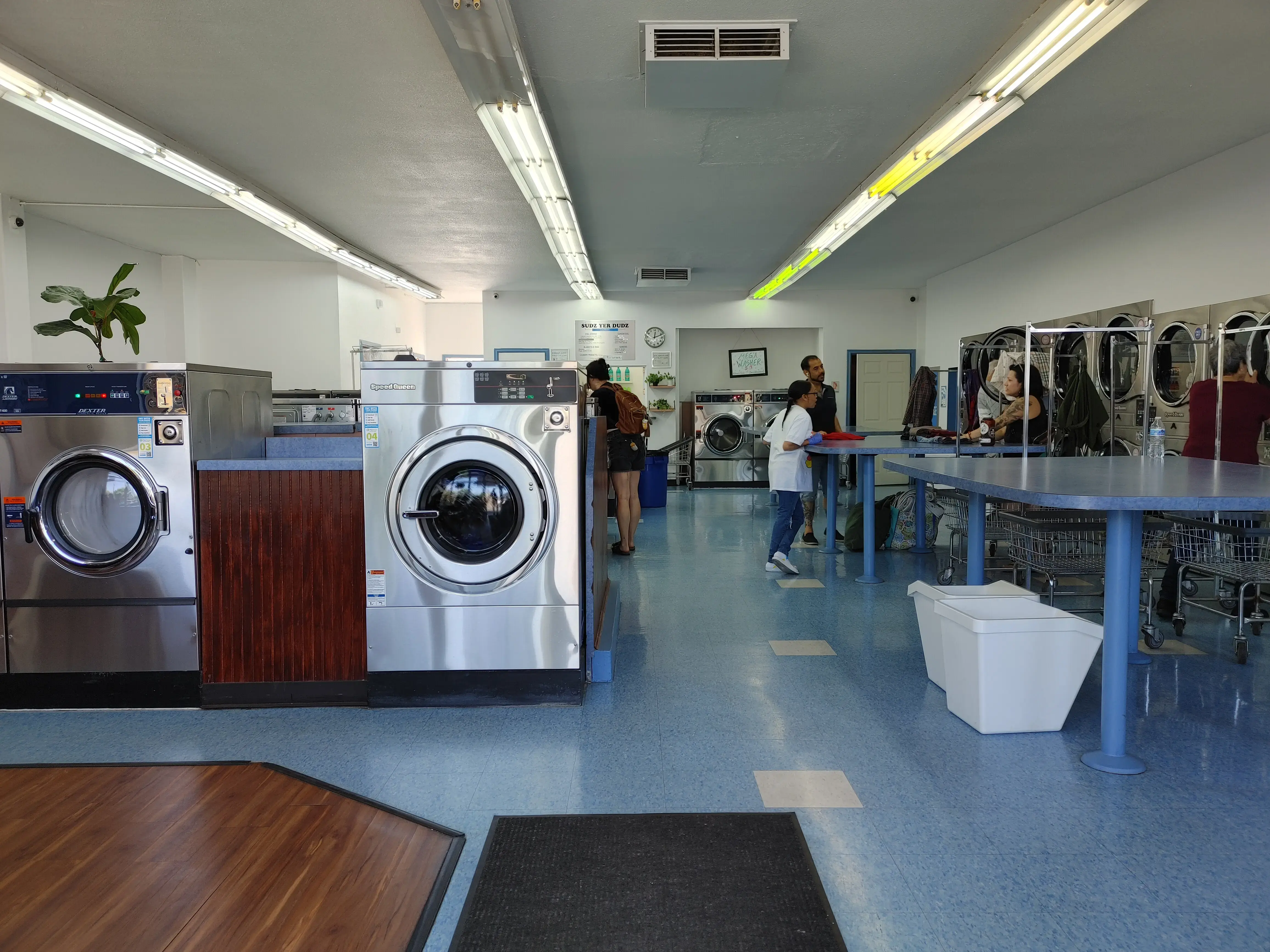 Sudz Yer Dudz Laundromat - Image 16