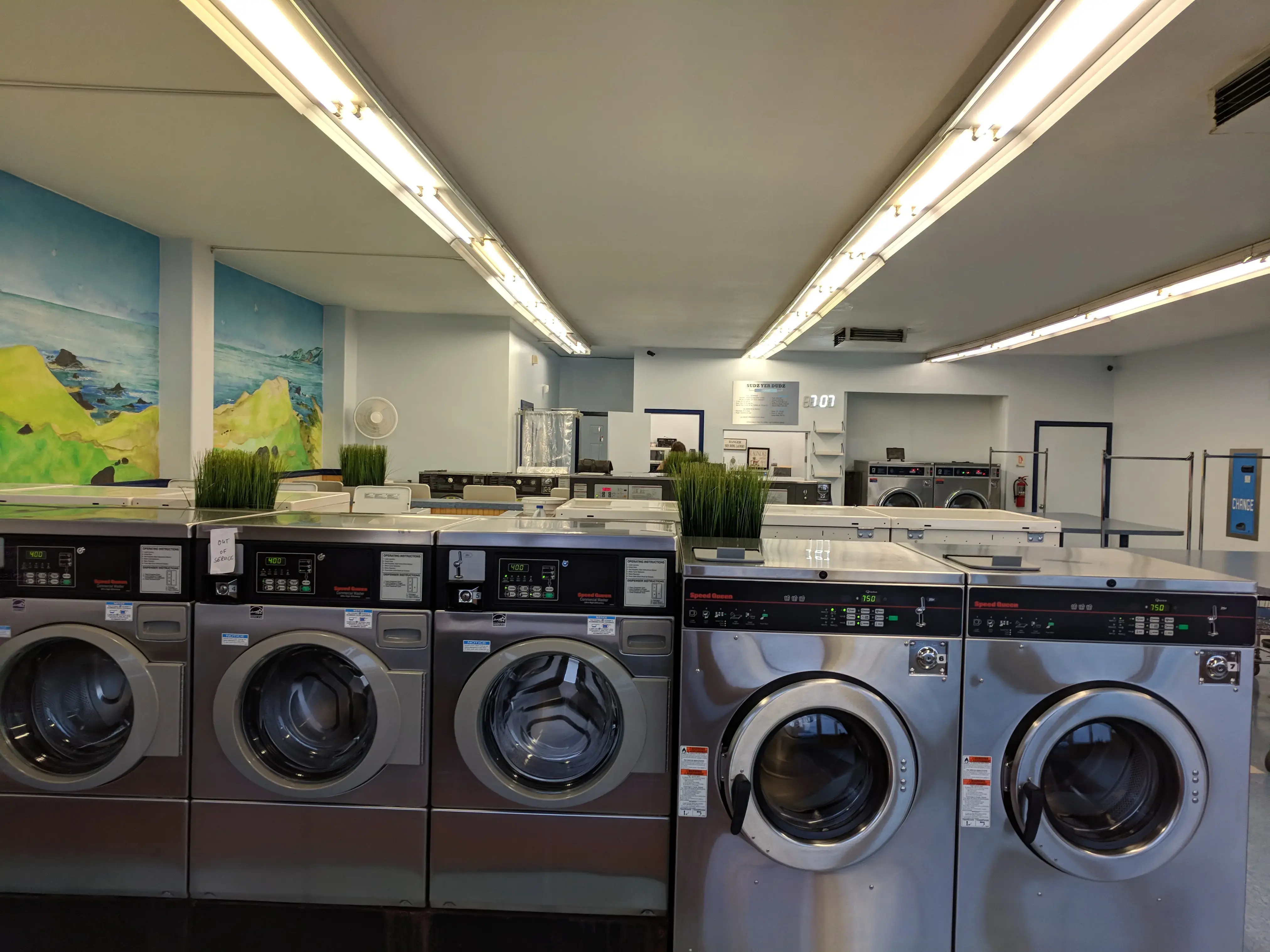 Sudz Yer Dudz Laundromat - Image 17