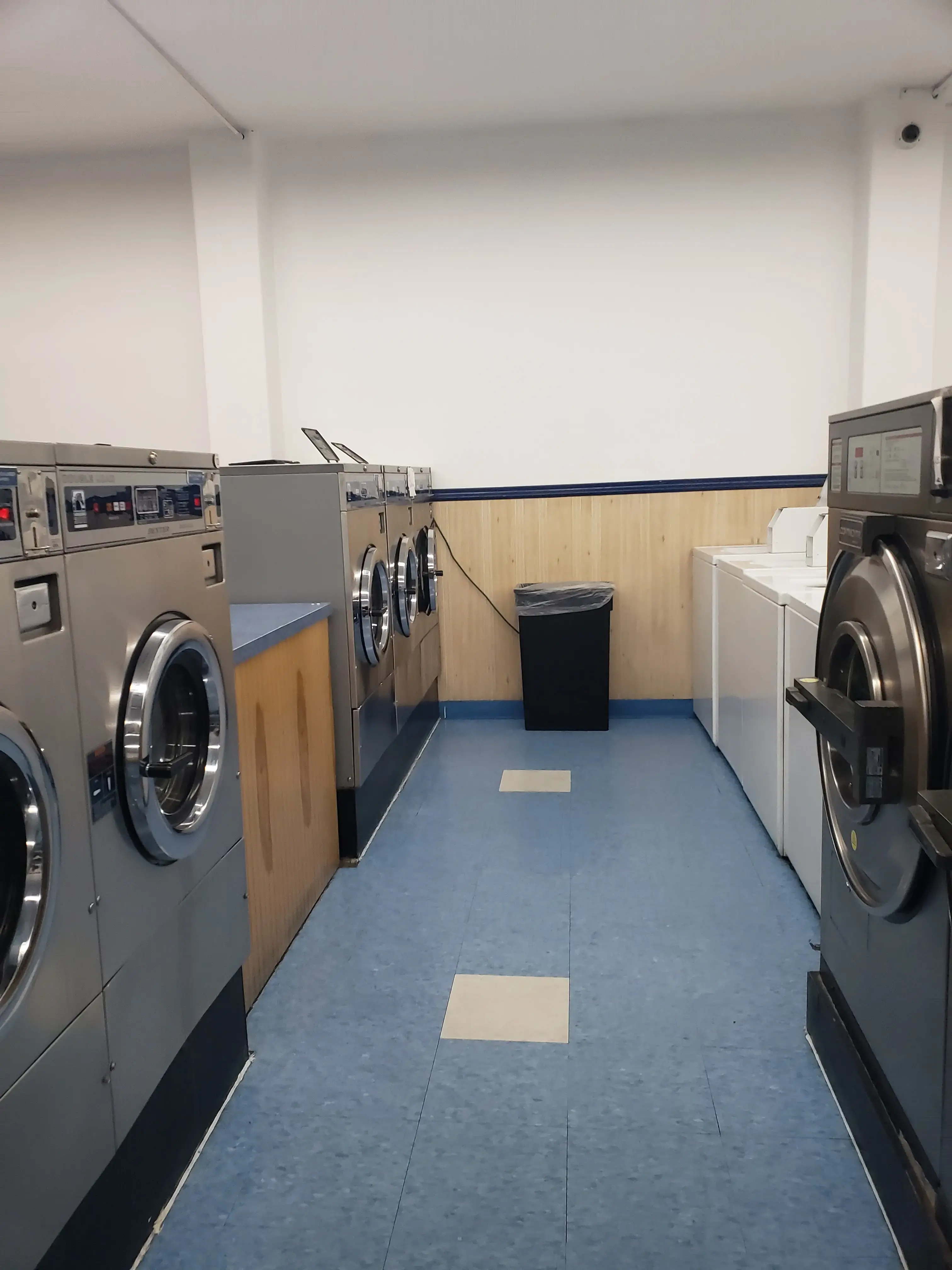 Sudz Yer Dudz Laundromat thumbnail 15