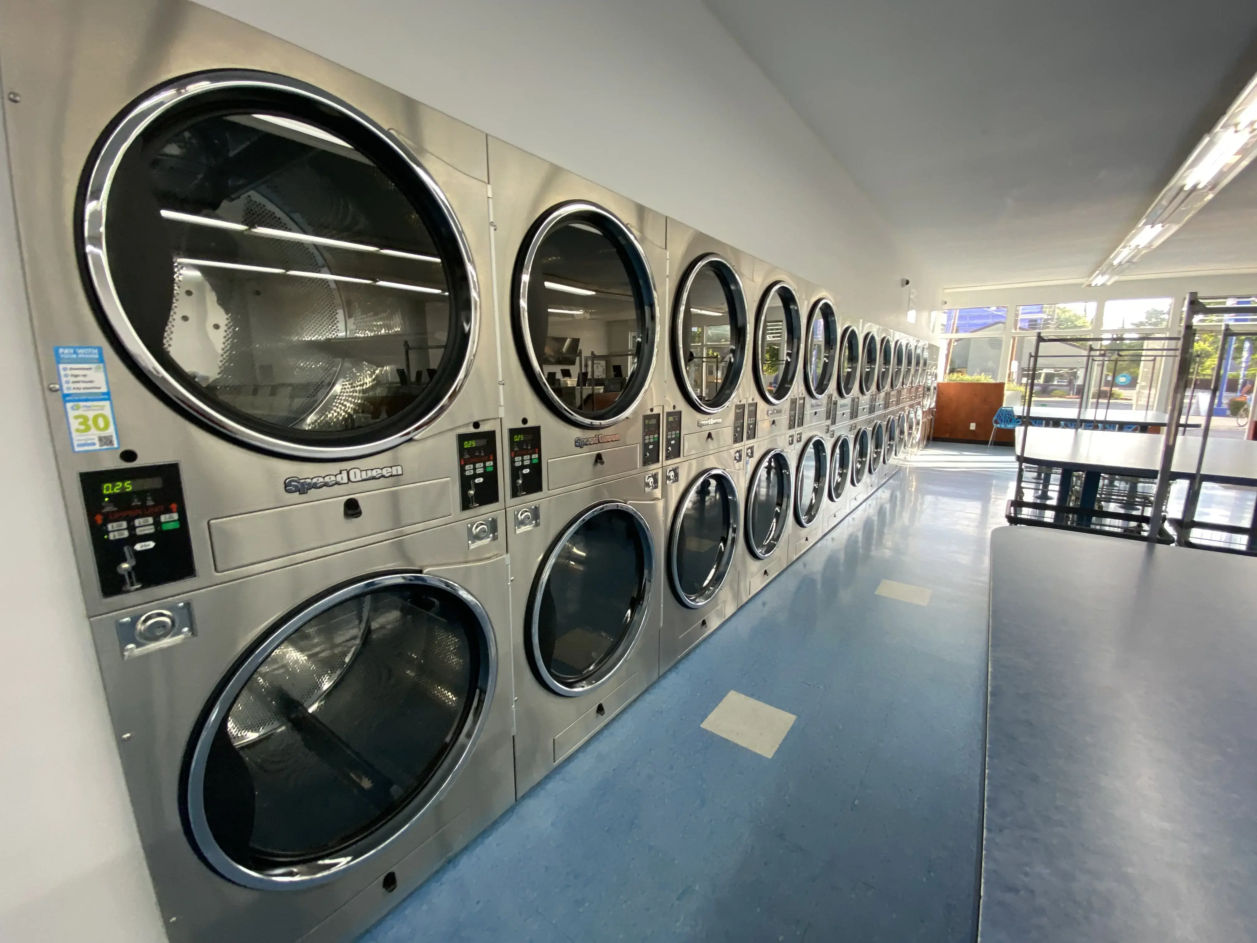 Sudz Yer Dudz Laundromat - Image 2