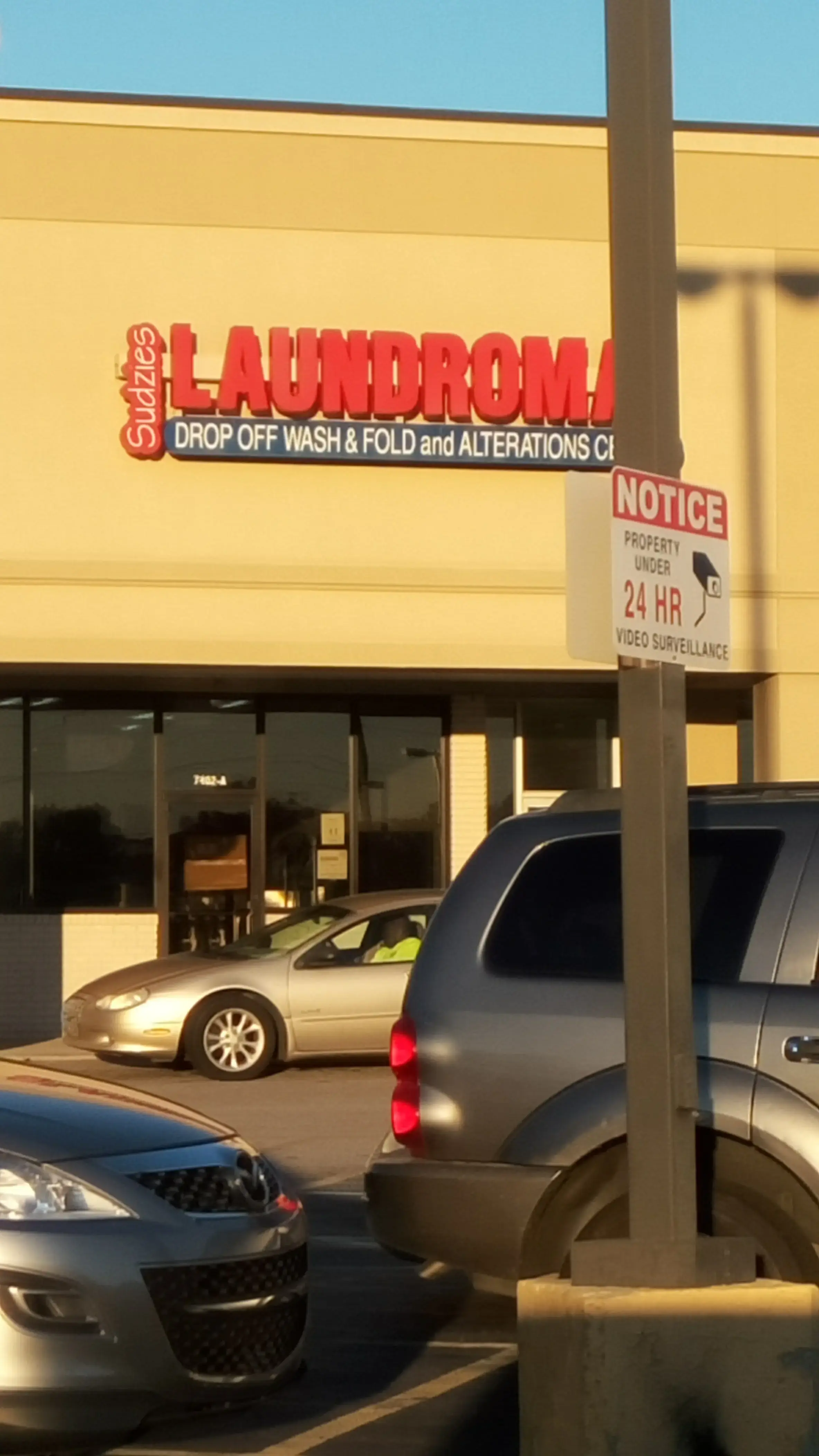 Sudzies Laundromat and Alterations thumbnail 6