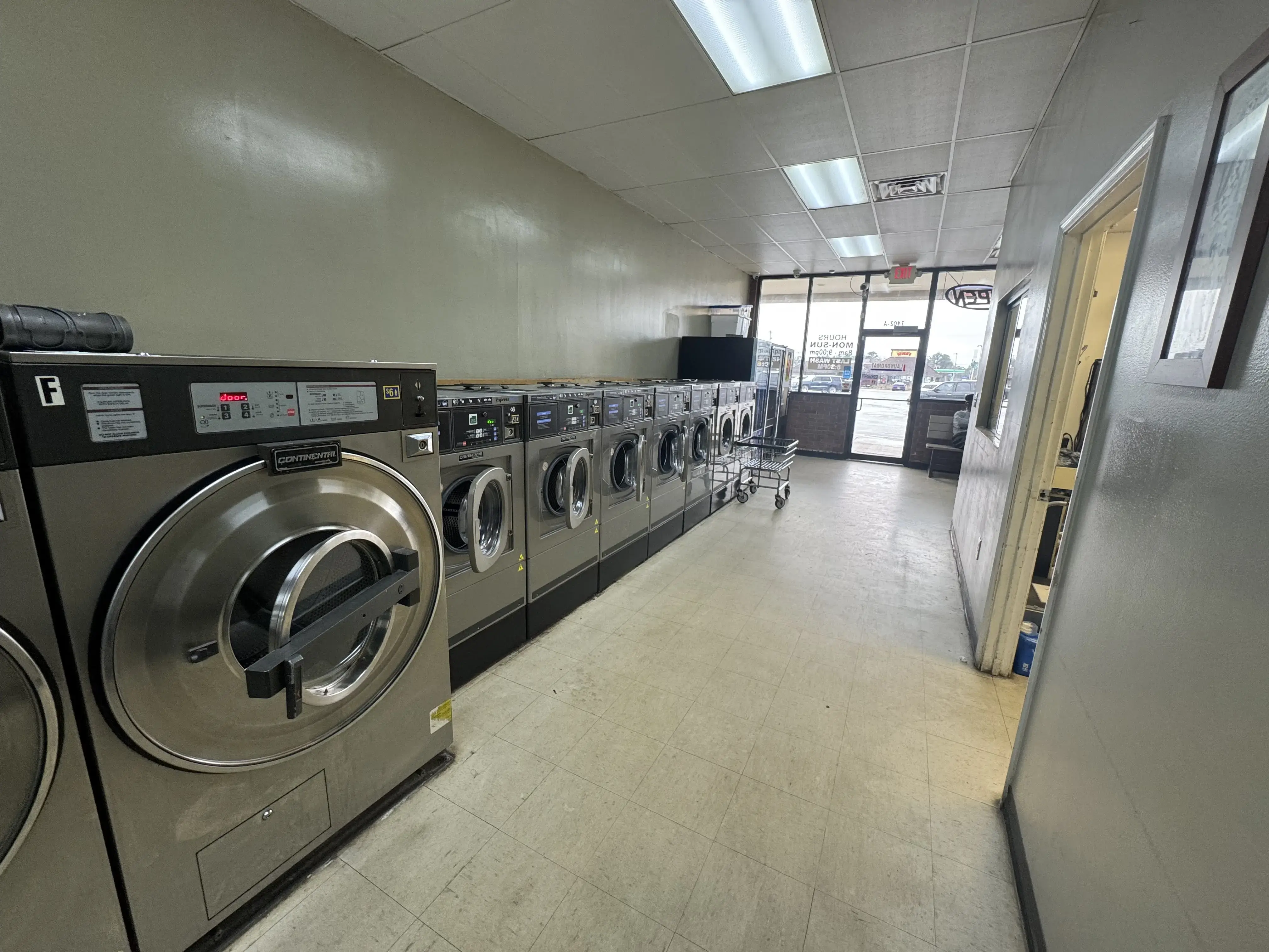 Sudzies Laundromat and Alterations thumbnail 13