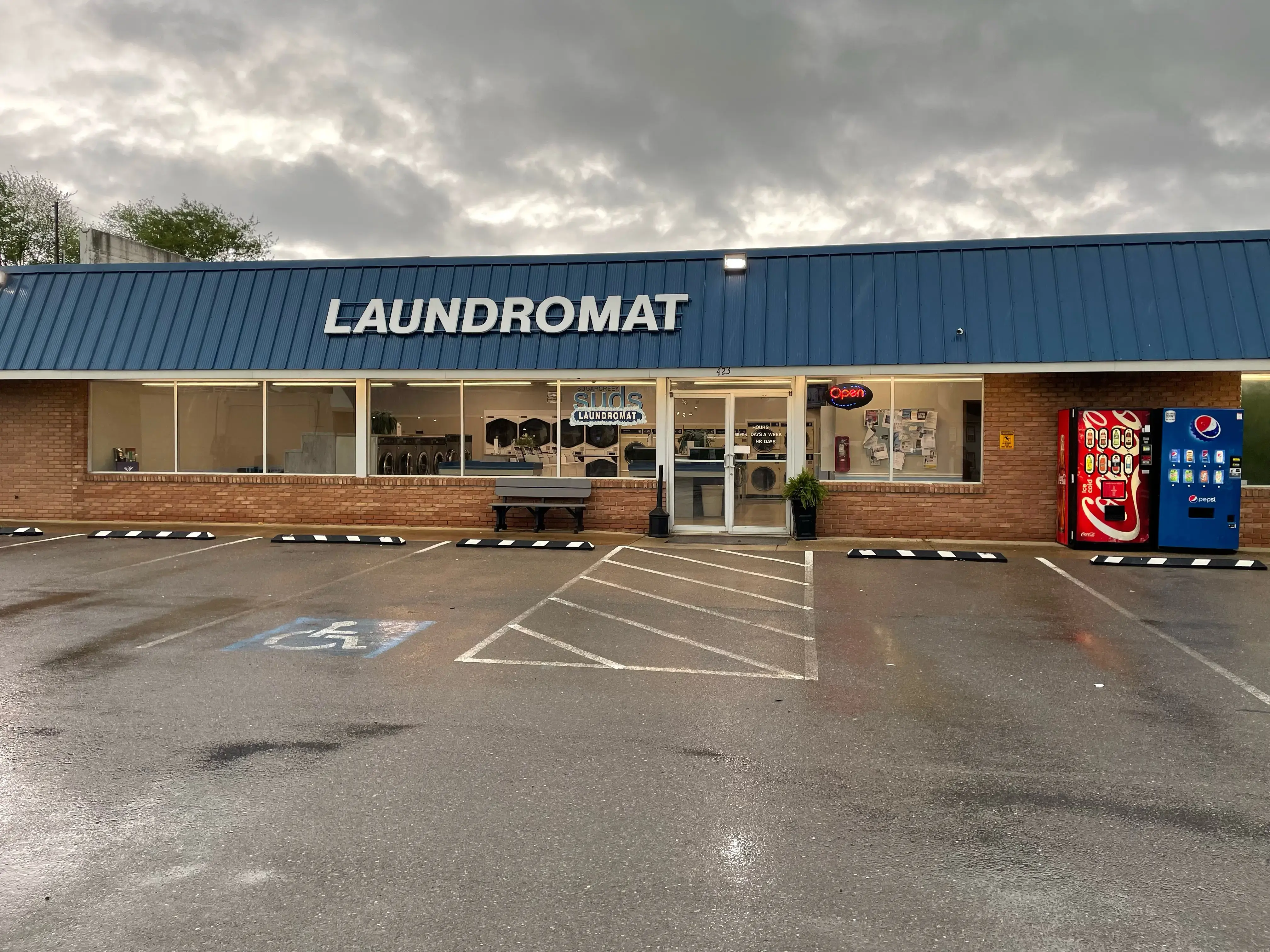 Sugarcreek Suds Laundromat thumbnail 4